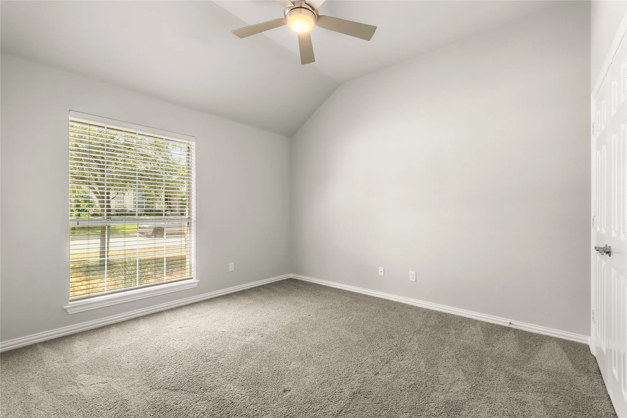 Single Family Residence For Rent in Tarrant County , 12416 Water Oak Drive, Fort Worth, Texas 76244, 4 Bedroom, 3 Bathroom, 3 Garage spaces, 2,846 Sqft, built in 2003, mls#21395208, Real Estate Agent in Fort Worth, Homes For Rent in Tarrant county, Homes For Rent in Fort Worth, Realtor in Fort Worth Texas, Real Estate Brokerage Independent Realty Texas, Luminita Cordes Realtor