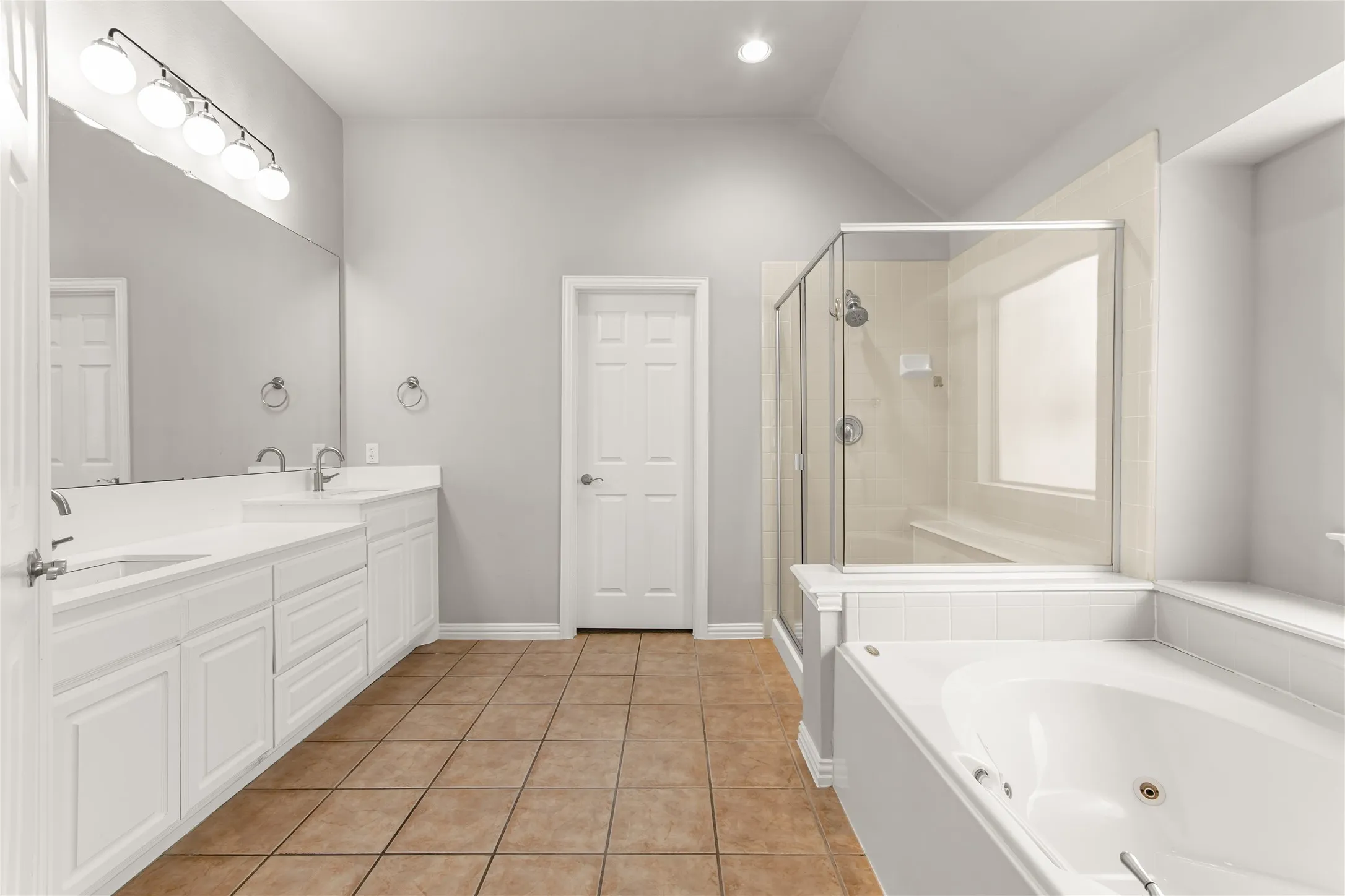 Single Family Residence For Rent in Tarrant County , 12416 Water Oak Drive, Fort Worth, Texas 76244, 4 Bedroom, 3 Bathroom, 3 Garage spaces, 2,846 Sqft, built in 2003, mls#21395208, Real Estate Agent in Fort Worth, Homes For Rent in Tarrant county, Homes For Rent in Fort Worth, Realtor in Fort Worth Texas, Real Estate Brokerage Independent Realty Texas, Luminita Cordes Realtor