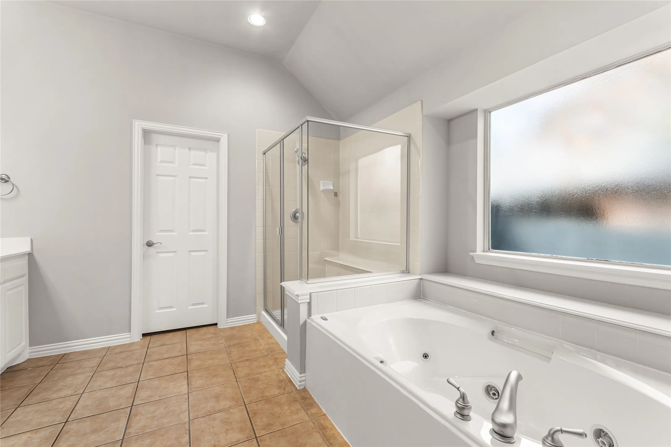 Single Family Residence For Rent in Tarrant County , 12416 Water Oak Drive, Fort Worth, Texas 76244, 4 Bedroom, 3 Bathroom, 3 Garage spaces, 2,846 Sqft, built in 2003, mls#21395208, Real Estate Agent in Fort Worth, Homes For Rent in Tarrant county, Homes For Rent in Fort Worth, Realtor in Fort Worth Texas, Real Estate Brokerage Independent Realty Texas, Luminita Cordes Realtor