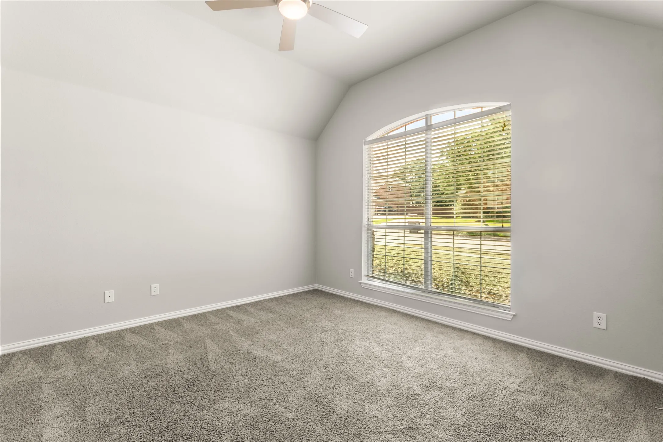 Single Family Residence For Rent in Tarrant County , 12416 Water Oak Drive, Fort Worth, Texas 76244, 4 Bedroom, 3 Bathroom, 3 Garage spaces, 2,846 Sqft, built in 2003, mls#21395208, Real Estate Agent in Fort Worth, Homes For Rent in Tarrant county, Homes For Rent in Fort Worth, Realtor in Fort Worth Texas, Real Estate Brokerage Independent Realty Texas, Luminita Cordes Realtor