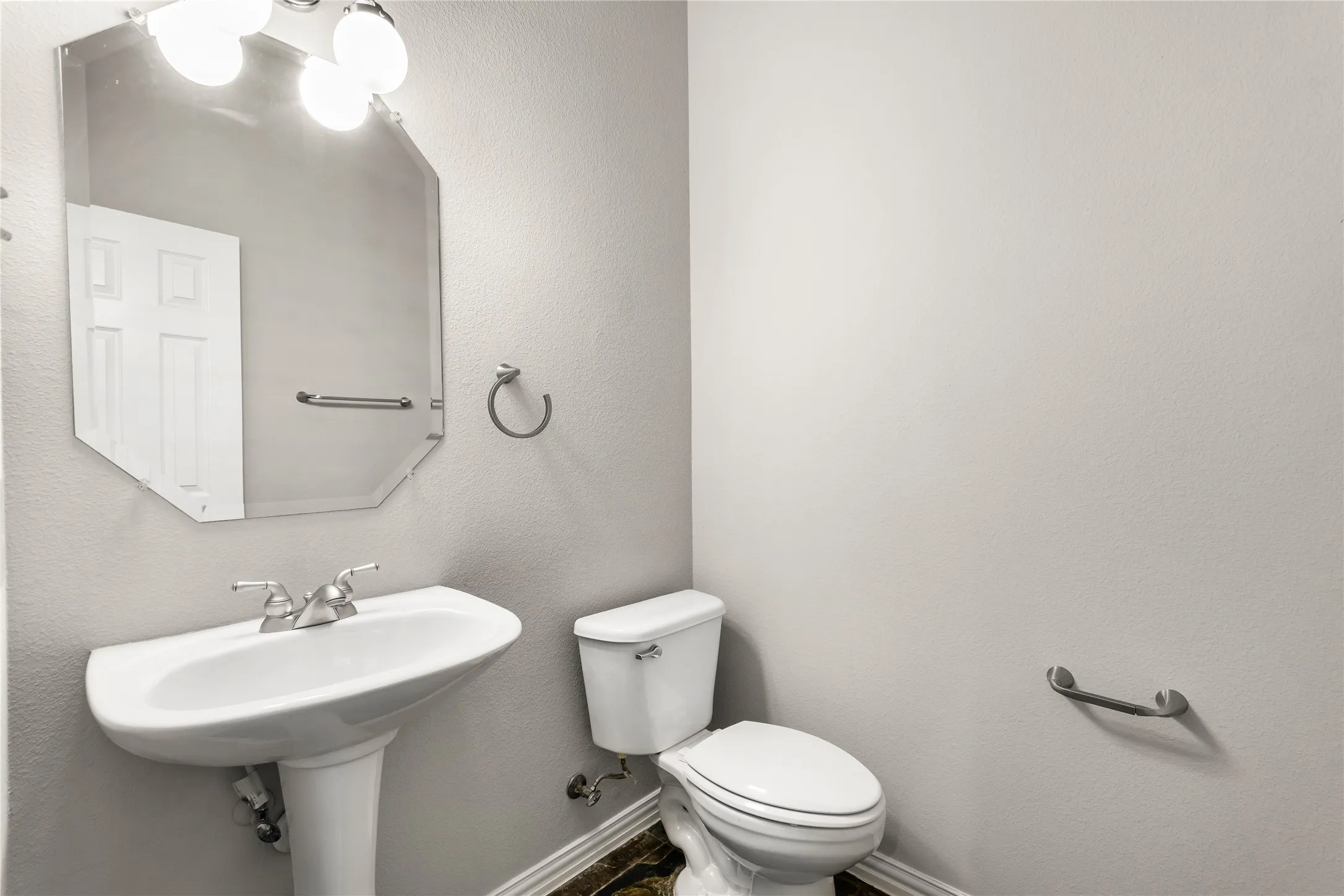 Single Family Residence For Rent in Tarrant County , 12416 Water Oak Drive, Fort Worth, Texas 76244, 4 Bedroom, 3 Bathroom, 3 Garage spaces, 2,846 Sqft, built in 2003, mls#21395208, Real Estate Agent in Fort Worth, Homes For Rent in Tarrant county, Homes For Rent in Fort Worth, Realtor in Fort Worth Texas, Real Estate Brokerage Independent Realty Texas, Luminita Cordes Realtor