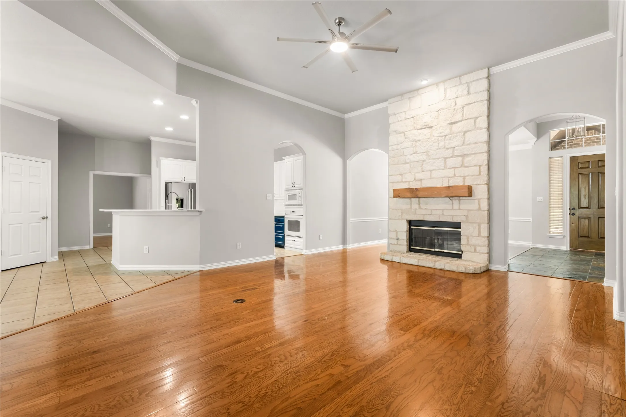 Single Family Residence For Rent in Tarrant County , 12416 Water Oak Drive, Fort Worth, Texas 76244, 4 Bedroom, 3 Bathroom, 3 Garage spaces, 2,846 Sqft, built in 2003, mls#21395208, Real Estate Agent in Fort Worth, Homes For Rent in Tarrant county, Homes For Rent in Fort Worth, Realtor in Fort Worth Texas, Real Estate Brokerage Independent Realty Texas, Luminita Cordes Realtor