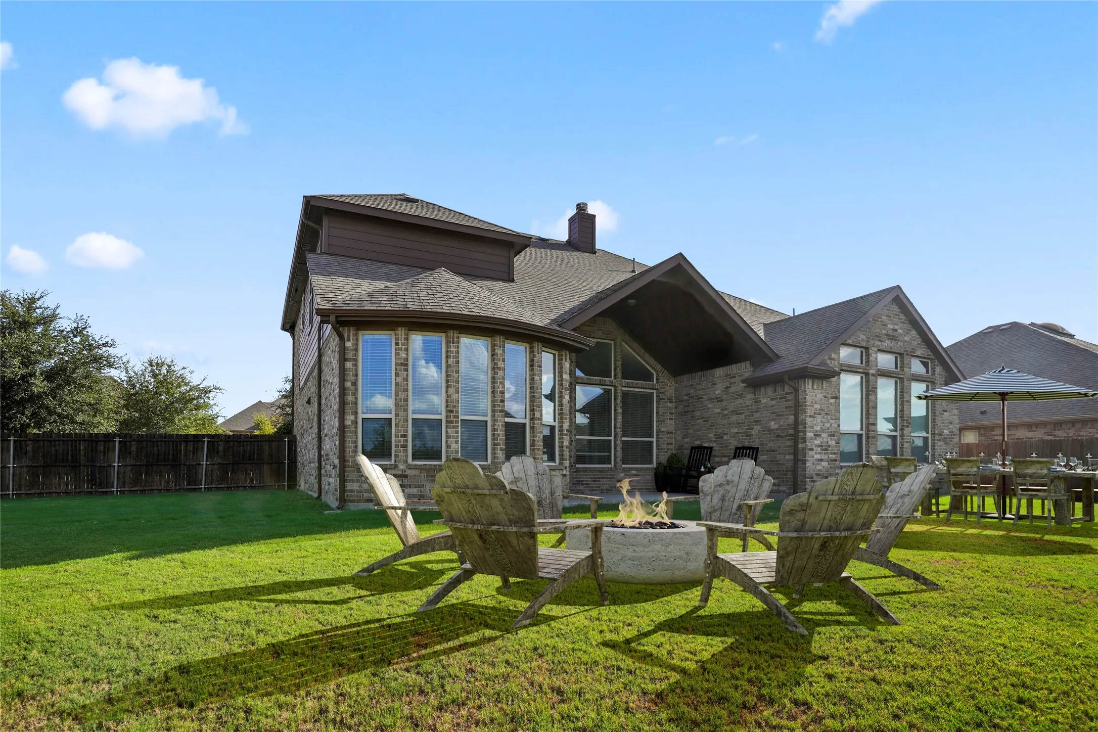 Single Family Residence For Sale in Ellis County , 425 Rossville Drive, Midlothian, Texas 76065, 4 Bedroom, 4 Bathroom, 2 Garage spaces, 3,205 Sqft, built in 2017, mls#21387187, Real Estate Agent in Midlothian, Homes For Sale in Ellis county, Homes For Sale in Midlothian, Realtor in Midlothian Texas, Real Estate Brokerage Independent Realty Texas, Luminita Cordes Realtor