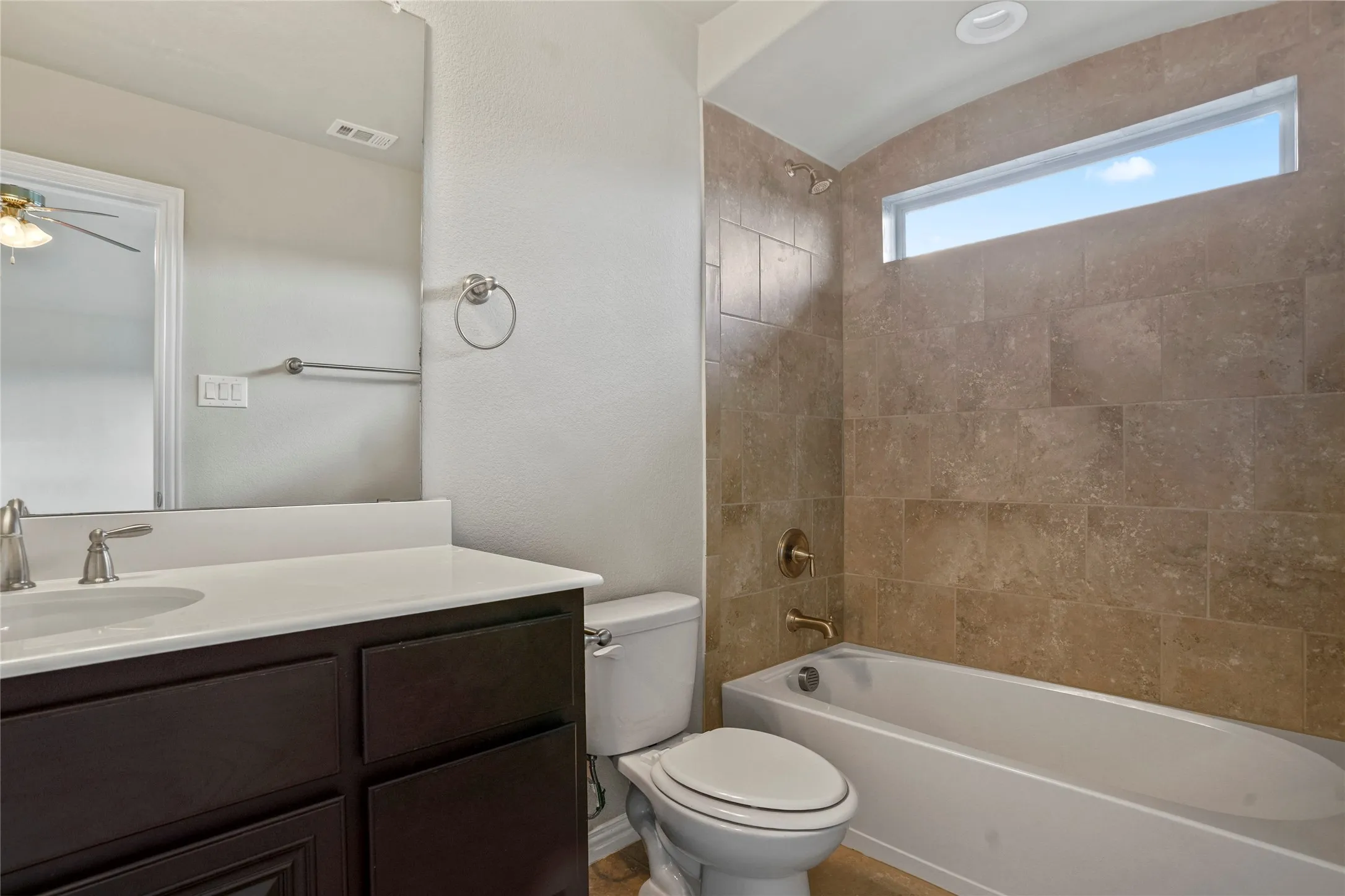 Single Family Residence For Sale in Ellis County , 425 Rossville Drive, Midlothian, Texas 76065, 4 Bedroom, 4 Bathroom, 2 Garage spaces, 3,205 Sqft, built in 2017, mls#21387187, Real Estate Agent in Midlothian, Homes For Sale in Ellis county, Homes For Sale in Midlothian, Realtor in Midlothian Texas, Real Estate Brokerage Independent Realty Texas, Luminita Cordes Realtor