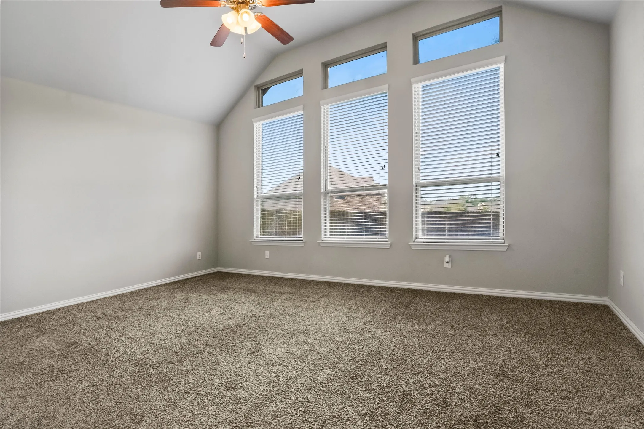 Single Family Residence For Sale in Ellis County , 425 Rossville Drive, Midlothian, Texas 76065, 4 Bedroom, 4 Bathroom, 2 Garage spaces, 3,205 Sqft, built in 2017, mls#21387187, Real Estate Agent in Midlothian, Homes For Sale in Ellis county, Homes For Sale in Midlothian, Realtor in Midlothian Texas, Real Estate Brokerage Independent Realty Texas, Luminita Cordes Realtor