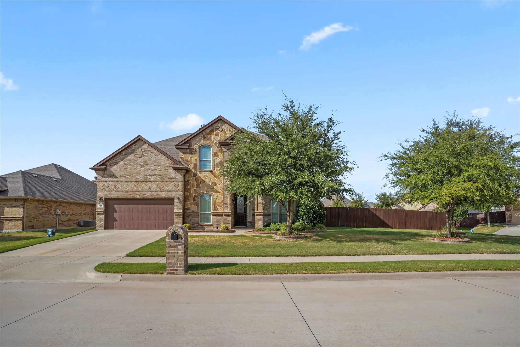 Single Family Residence For Sale in Ellis County , 425 Rossville Drive, Midlothian, Texas 76065, 4 Bedroom, 4 Bathroom, 2 Garage spaces, 3,205 Sqft, built in 2017, mls#21387187, Real Estate Agent in Midlothian, Homes For Sale in Ellis county, Homes For Sale in Midlothian, Realtor in Midlothian Texas, Real Estate Brokerage Independent Realty Texas, Luminita Cordes Realtor