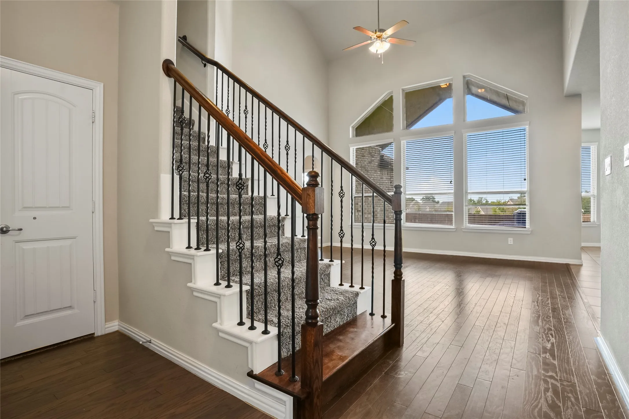 Single Family Residence For Sale in Ellis County , 425 Rossville Drive, Midlothian, Texas 76065, 4 Bedroom, 4 Bathroom, 2 Garage spaces, 3,205 Sqft, built in 2017, mls#21387187, Real Estate Agent in Midlothian, Homes For Sale in Ellis county, Homes For Sale in Midlothian, Realtor in Midlothian Texas, Real Estate Brokerage Independent Realty Texas, Luminita Cordes Realtor