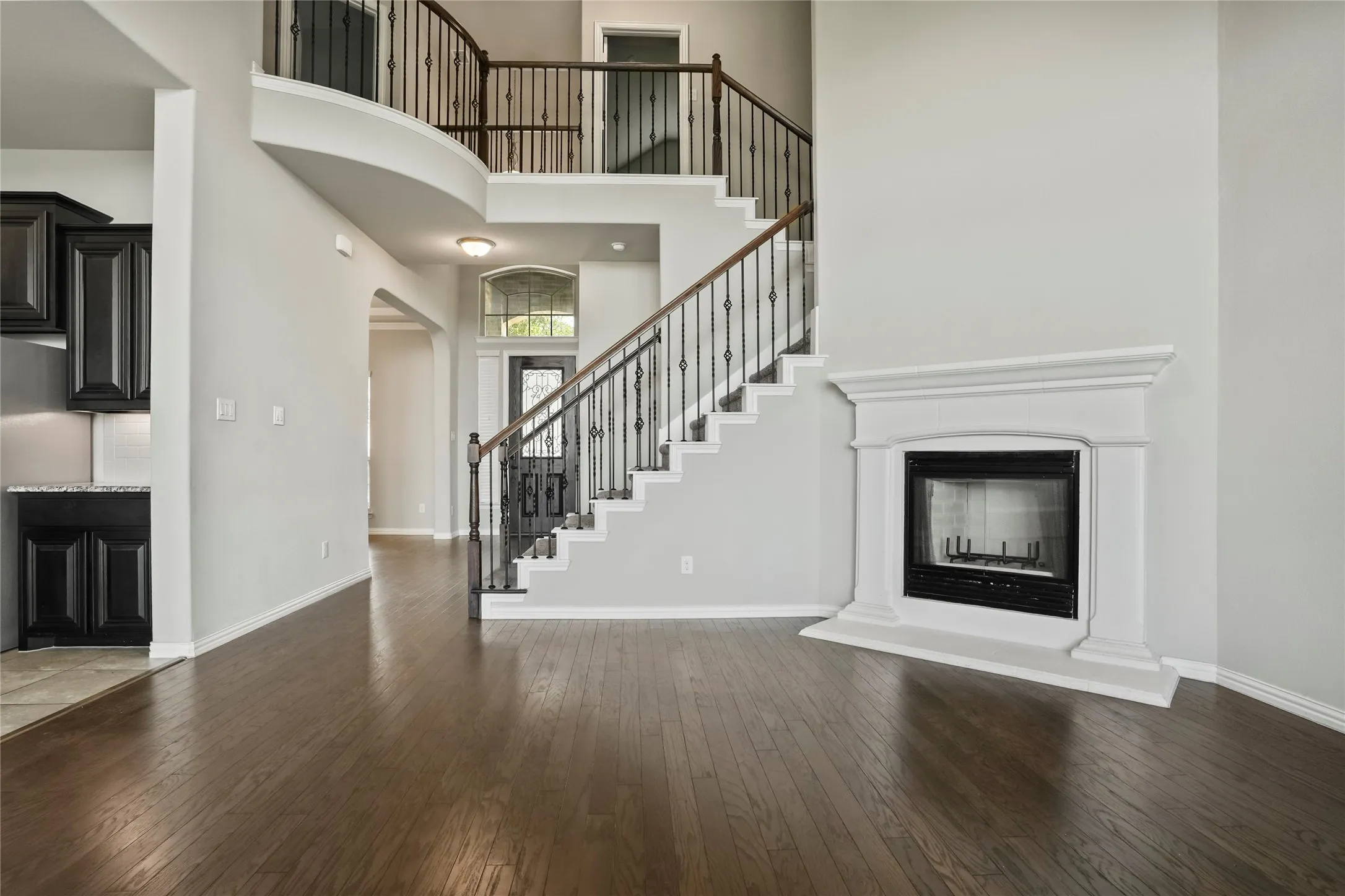 Single Family Residence For Sale in Ellis County , 425 Rossville Drive, Midlothian, Texas 76065, 4 Bedroom, 4 Bathroom, 2 Garage spaces, 3,205 Sqft, built in 2017, mls#21387187, Real Estate Agent in Midlothian, Homes For Sale in Ellis county, Homes For Sale in Midlothian, Realtor in Midlothian Texas, Real Estate Brokerage Independent Realty Texas, Luminita Cordes Realtor