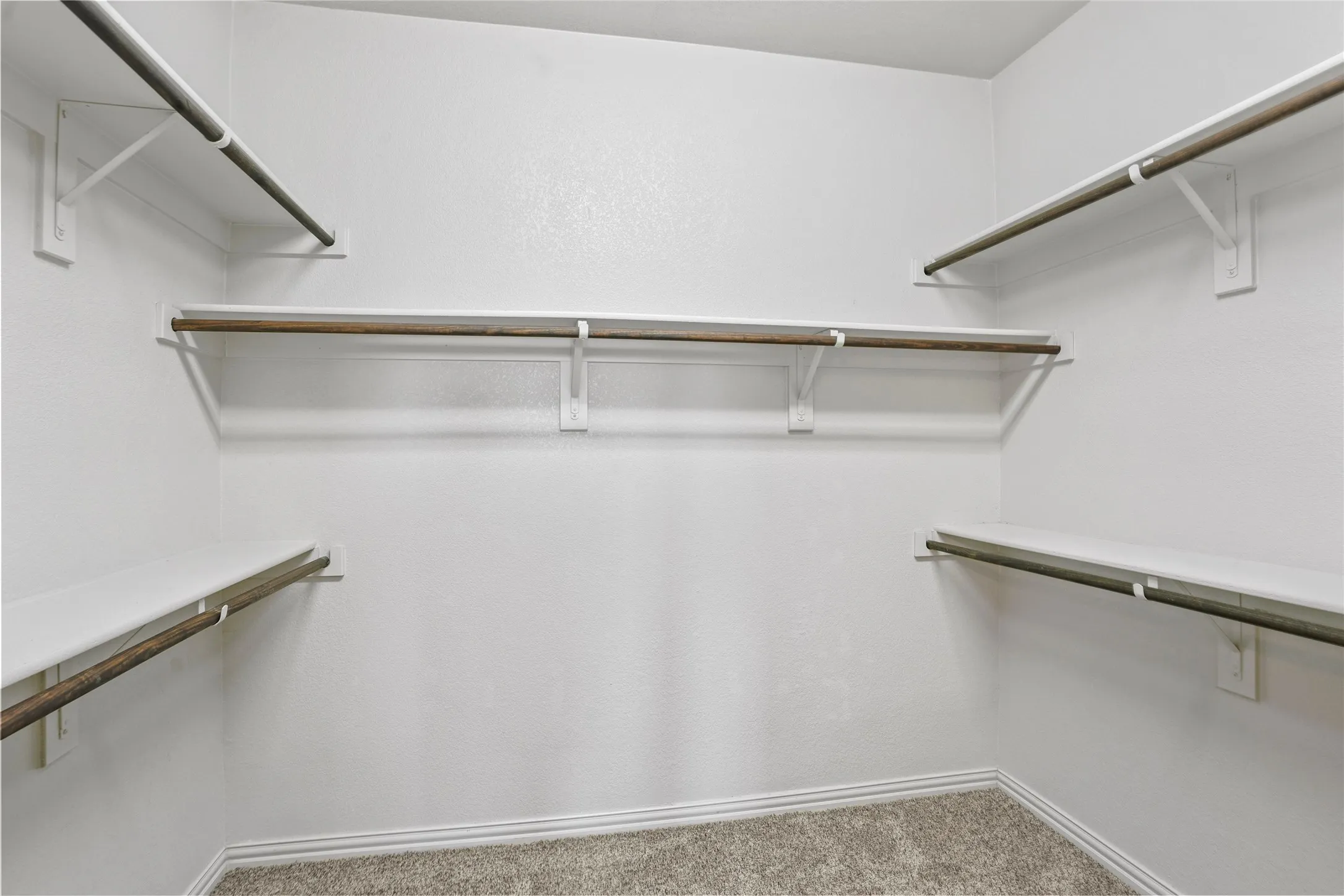 Single Family Residence For Sale in Ellis County , 425 Rossville Drive, Midlothian, Texas 76065, 4 Bedroom, 4 Bathroom, 2 Garage spaces, 3,205 Sqft, built in 2017, mls#21387187, Real Estate Agent in Midlothian, Homes For Sale in Ellis county, Homes For Sale in Midlothian, Realtor in Midlothian Texas, Real Estate Brokerage Independent Realty Texas, Luminita Cordes Realtor