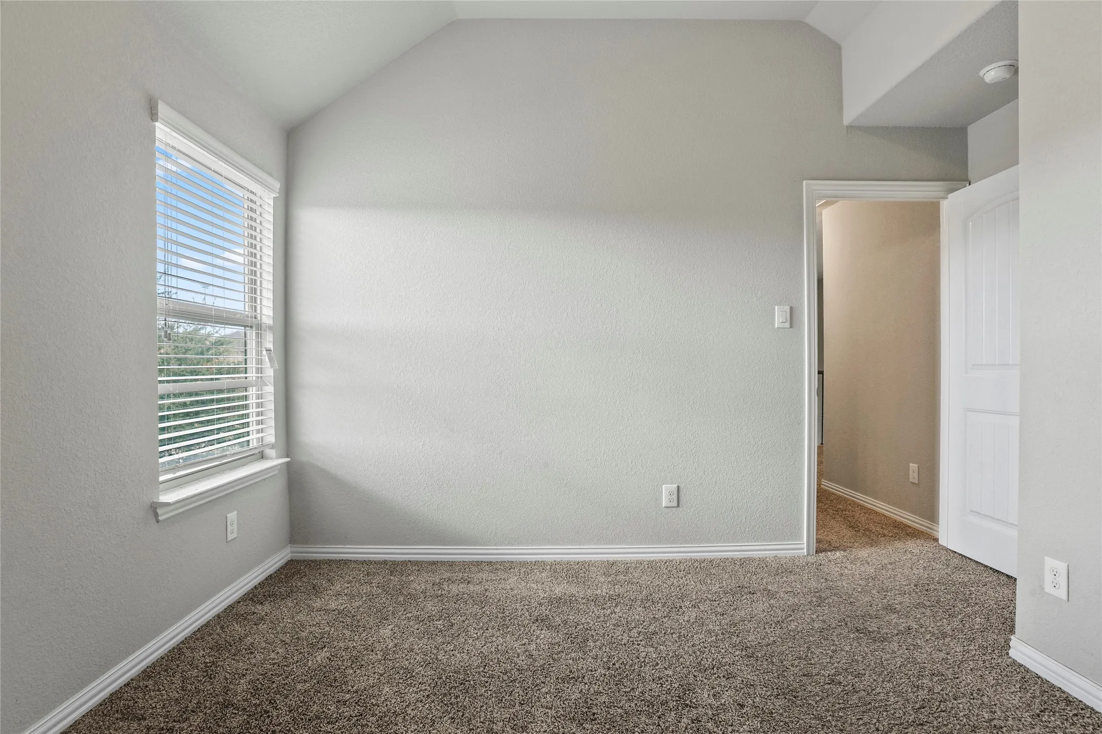 Single Family Residence For Sale in Ellis County , 425 Rossville Drive, Midlothian, Texas 76065, 4 Bedroom, 4 Bathroom, 2 Garage spaces, 3,205 Sqft, built in 2017, mls#21387187, Real Estate Agent in Midlothian, Homes For Sale in Ellis county, Homes For Sale in Midlothian, Realtor in Midlothian Texas, Real Estate Brokerage Independent Realty Texas, Luminita Cordes Realtor