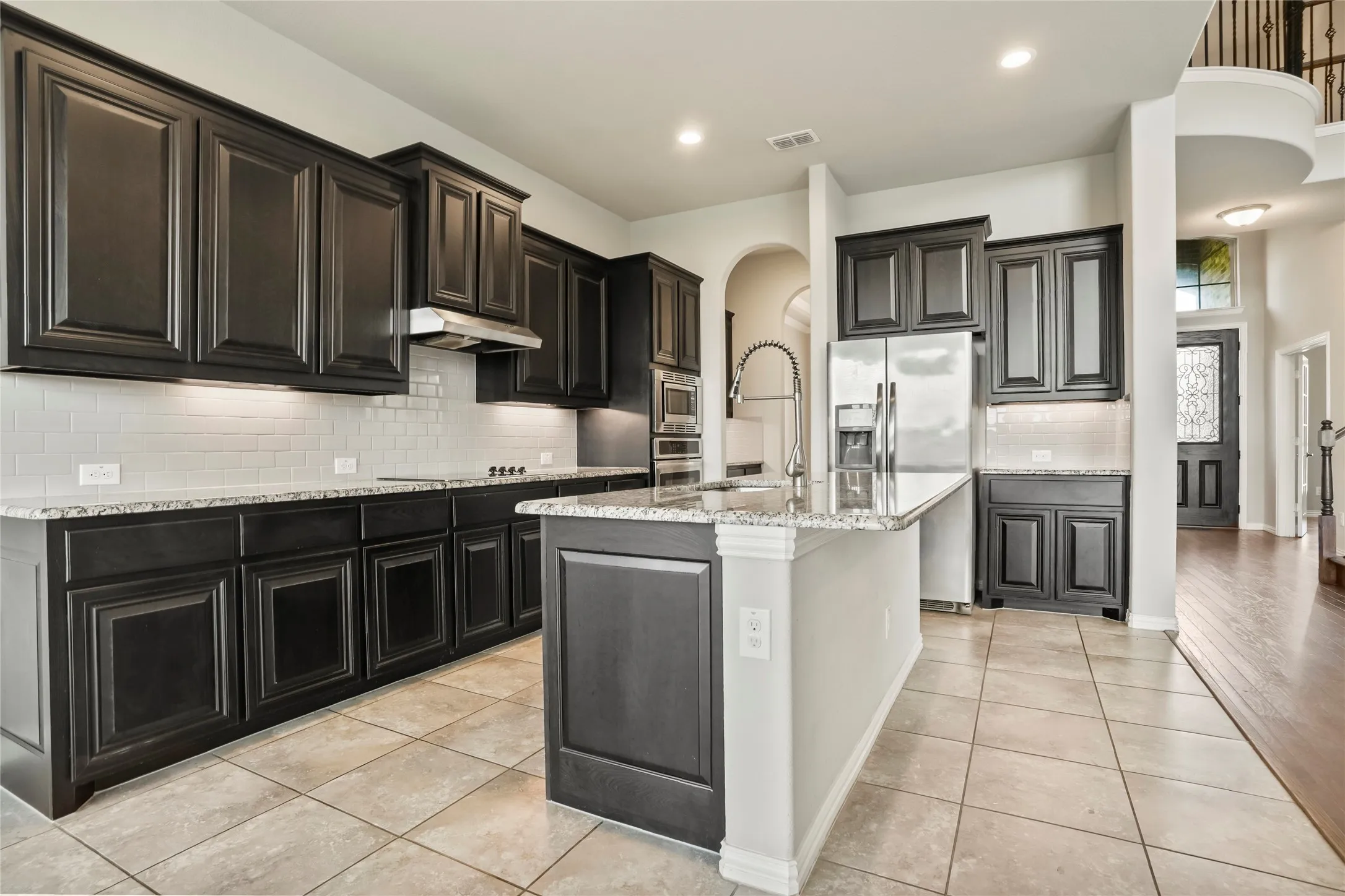 Single Family Residence For Sale in Ellis County , 425 Rossville Drive, Midlothian, Texas 76065, 4 Bedroom, 4 Bathroom, 2 Garage spaces, 3,205 Sqft, built in 2017, mls#21387187, Real Estate Agent in Midlothian, Homes For Sale in Ellis county, Homes For Sale in Midlothian, Realtor in Midlothian Texas, Real Estate Brokerage Independent Realty Texas, Luminita Cordes Realtor