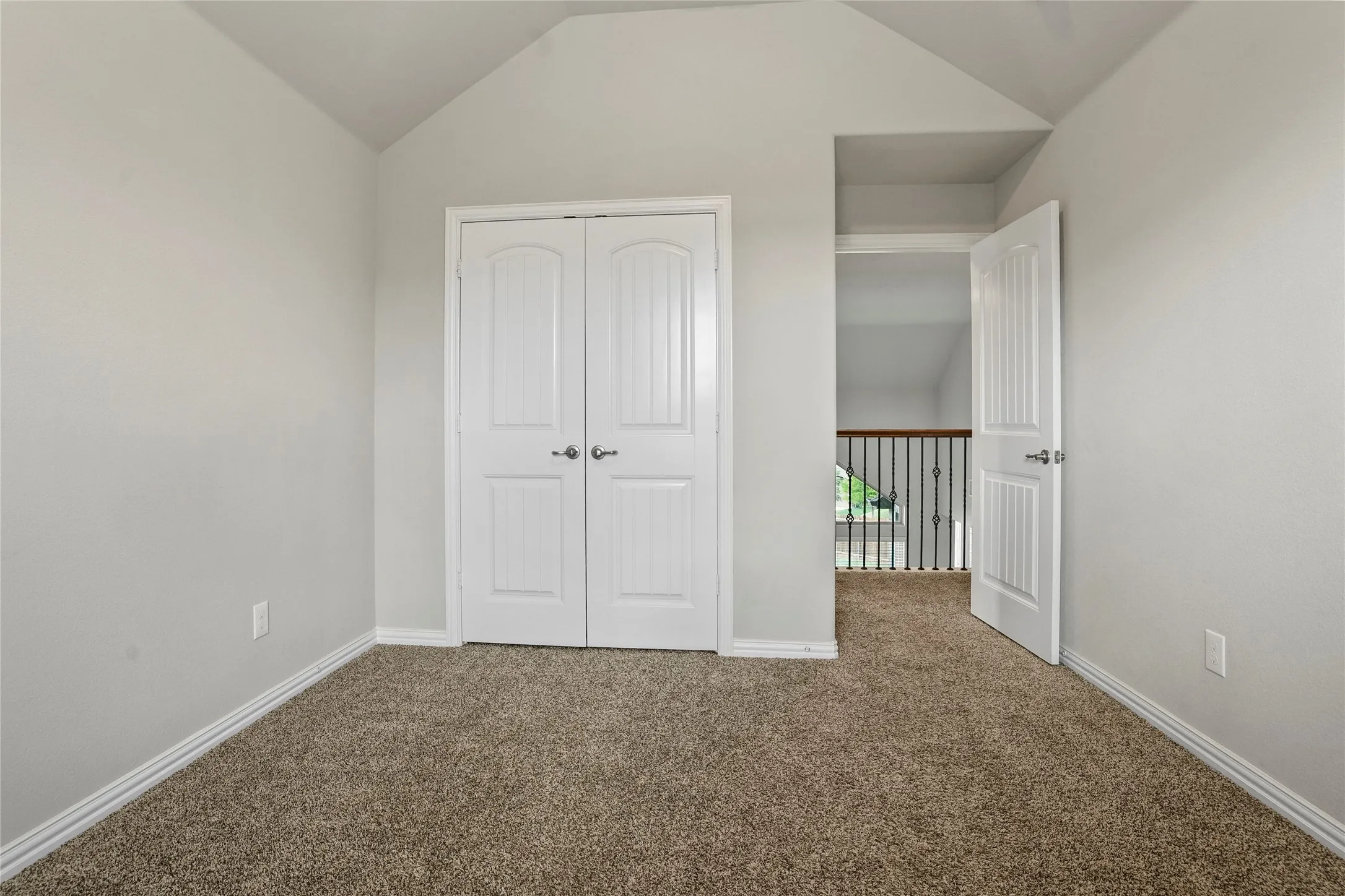 Single Family Residence For Sale in Ellis County , 425 Rossville Drive, Midlothian, Texas 76065, 4 Bedroom, 4 Bathroom, 2 Garage spaces, 3,205 Sqft, built in 2017, mls#21387187, Real Estate Agent in Midlothian, Homes For Sale in Ellis county, Homes For Sale in Midlothian, Realtor in Midlothian Texas, Real Estate Brokerage Independent Realty Texas, Luminita Cordes Realtor