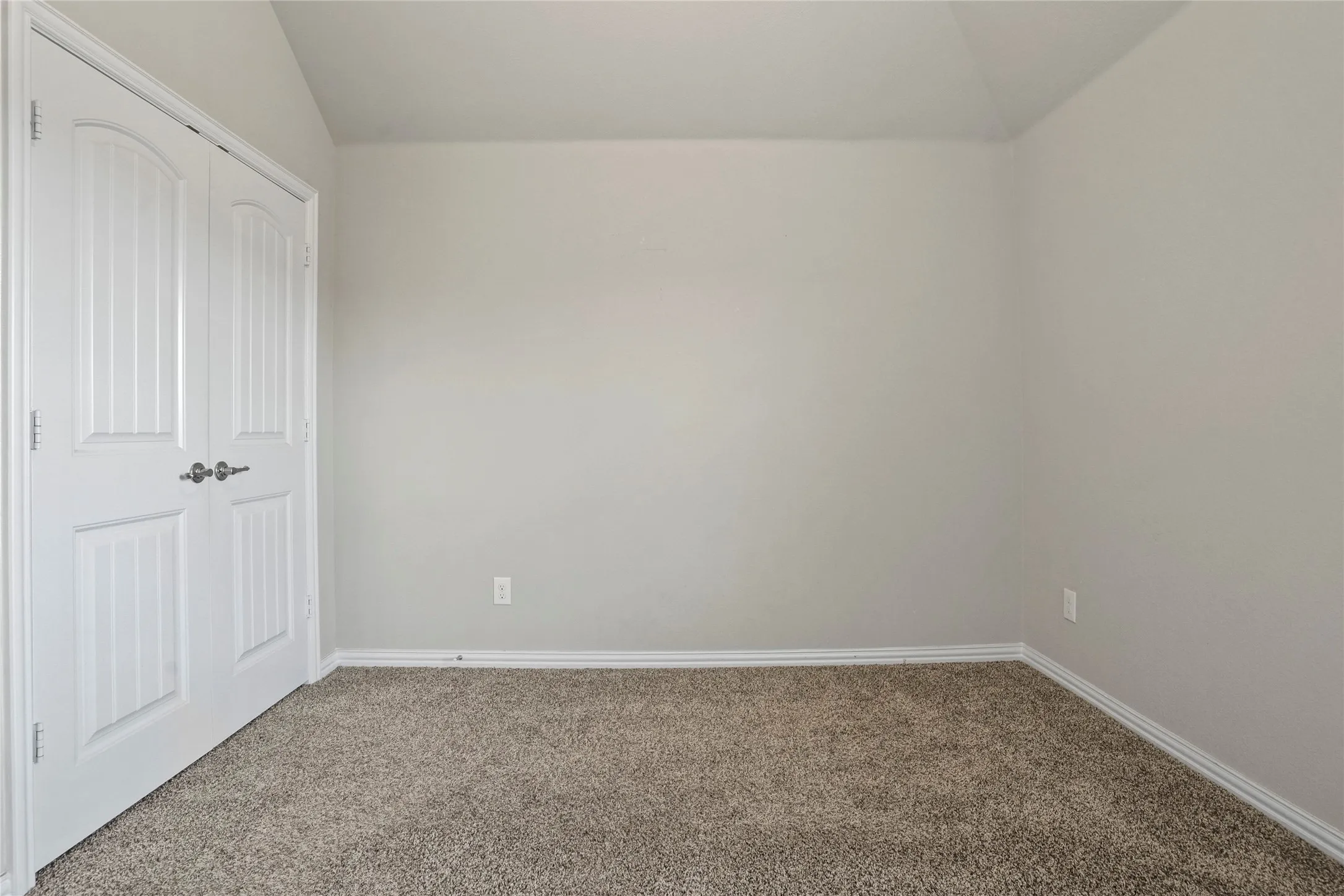 Single Family Residence For Sale in Ellis County , 425 Rossville Drive, Midlothian, Texas 76065, 4 Bedroom, 4 Bathroom, 2 Garage spaces, 3,205 Sqft, built in 2017, mls#21387187, Real Estate Agent in Midlothian, Homes For Sale in Ellis county, Homes For Sale in Midlothian, Realtor in Midlothian Texas, Real Estate Brokerage Independent Realty Texas, Luminita Cordes Realtor