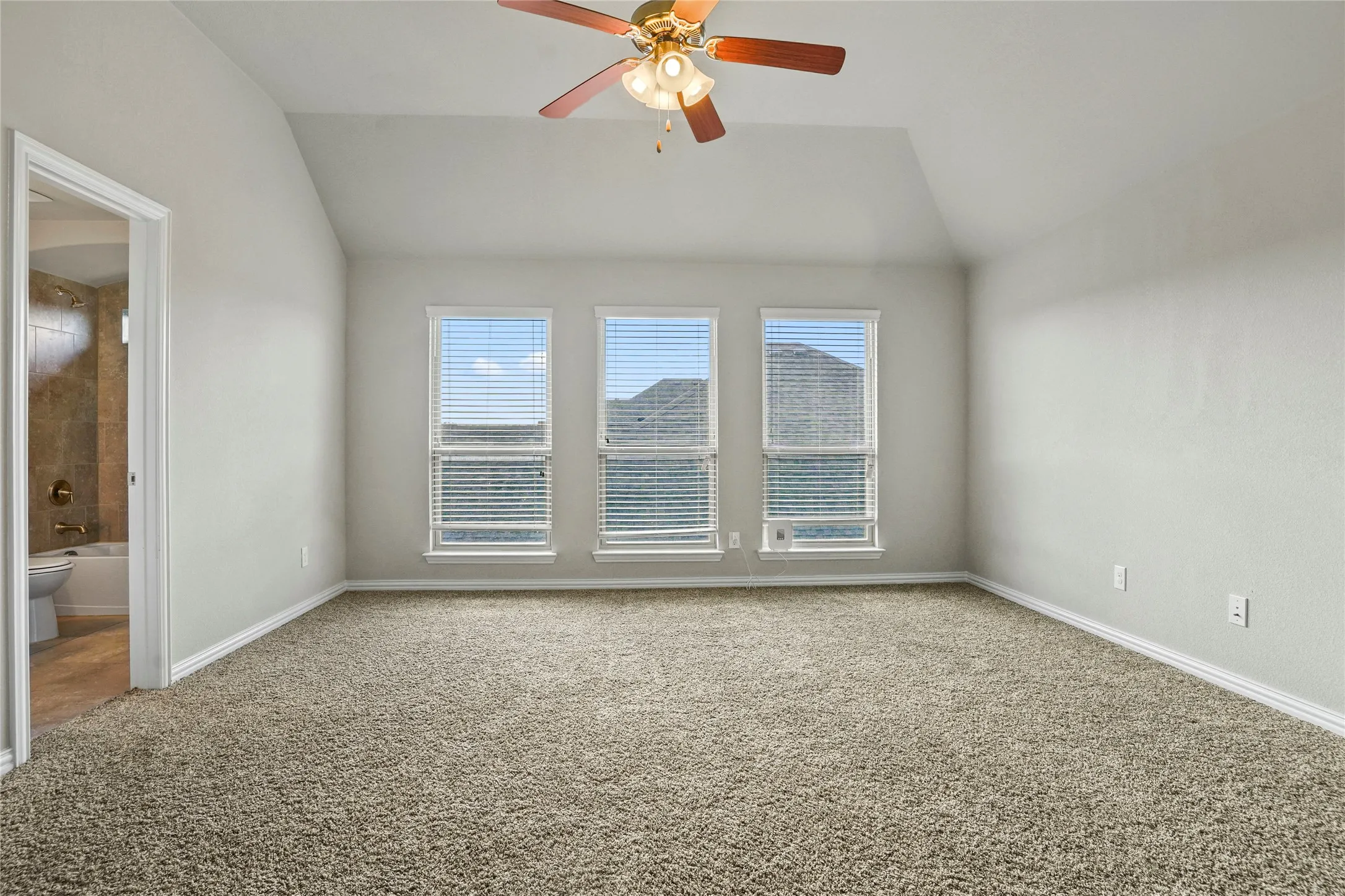 Single Family Residence For Sale in Ellis County , 425 Rossville Drive, Midlothian, Texas 76065, 4 Bedroom, 4 Bathroom, 2 Garage spaces, 3,205 Sqft, built in 2017, mls#21387187, Real Estate Agent in Midlothian, Homes For Sale in Ellis county, Homes For Sale in Midlothian, Realtor in Midlothian Texas, Real Estate Brokerage Independent Realty Texas, Luminita Cordes Realtor