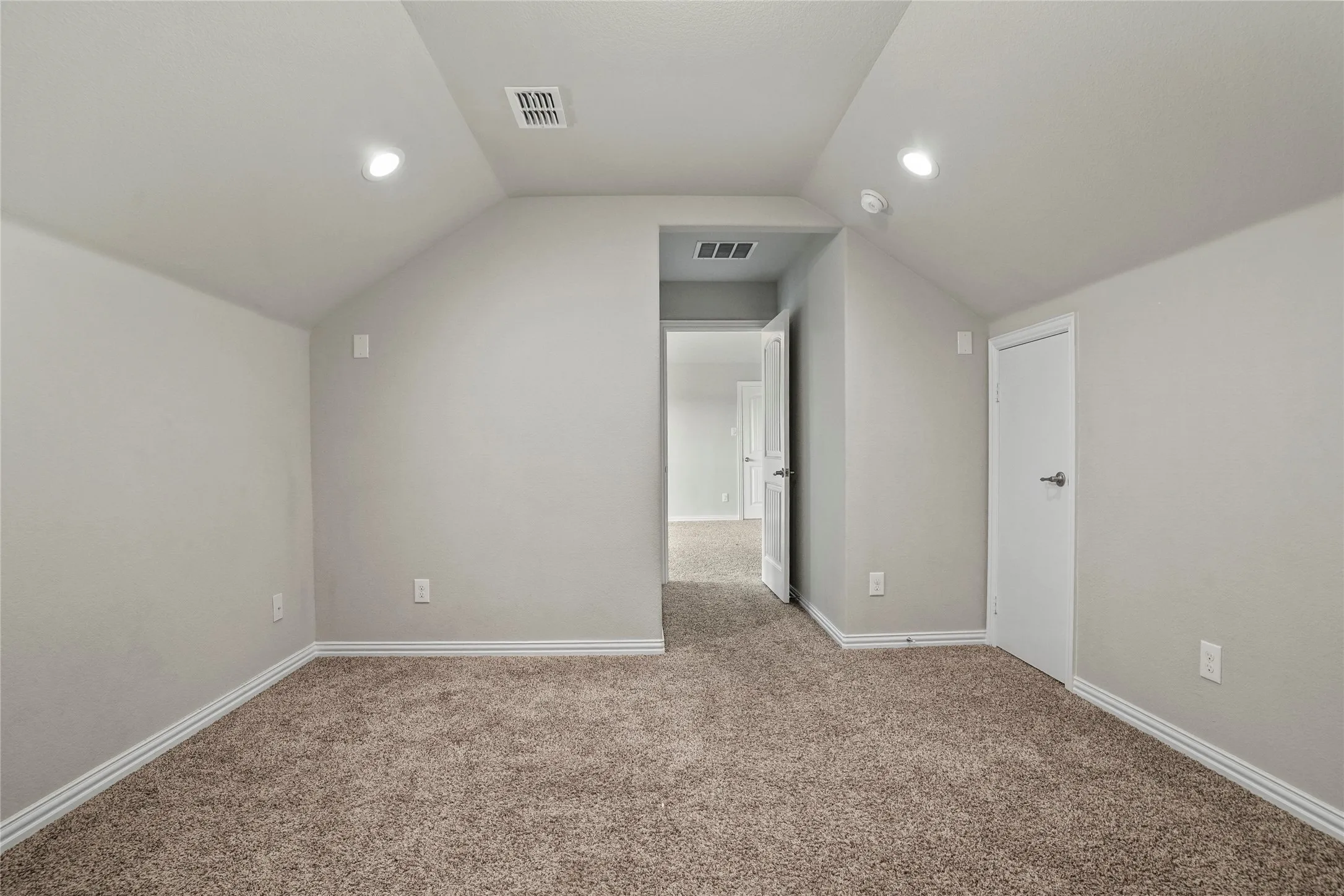 Single Family Residence For Sale in Ellis County , 425 Rossville Drive, Midlothian, Texas 76065, 4 Bedroom, 4 Bathroom, 2 Garage spaces, 3,205 Sqft, built in 2017, mls#21387187, Real Estate Agent in Midlothian, Homes For Sale in Ellis county, Homes For Sale in Midlothian, Realtor in Midlothian Texas, Real Estate Brokerage Independent Realty Texas, Luminita Cordes Realtor