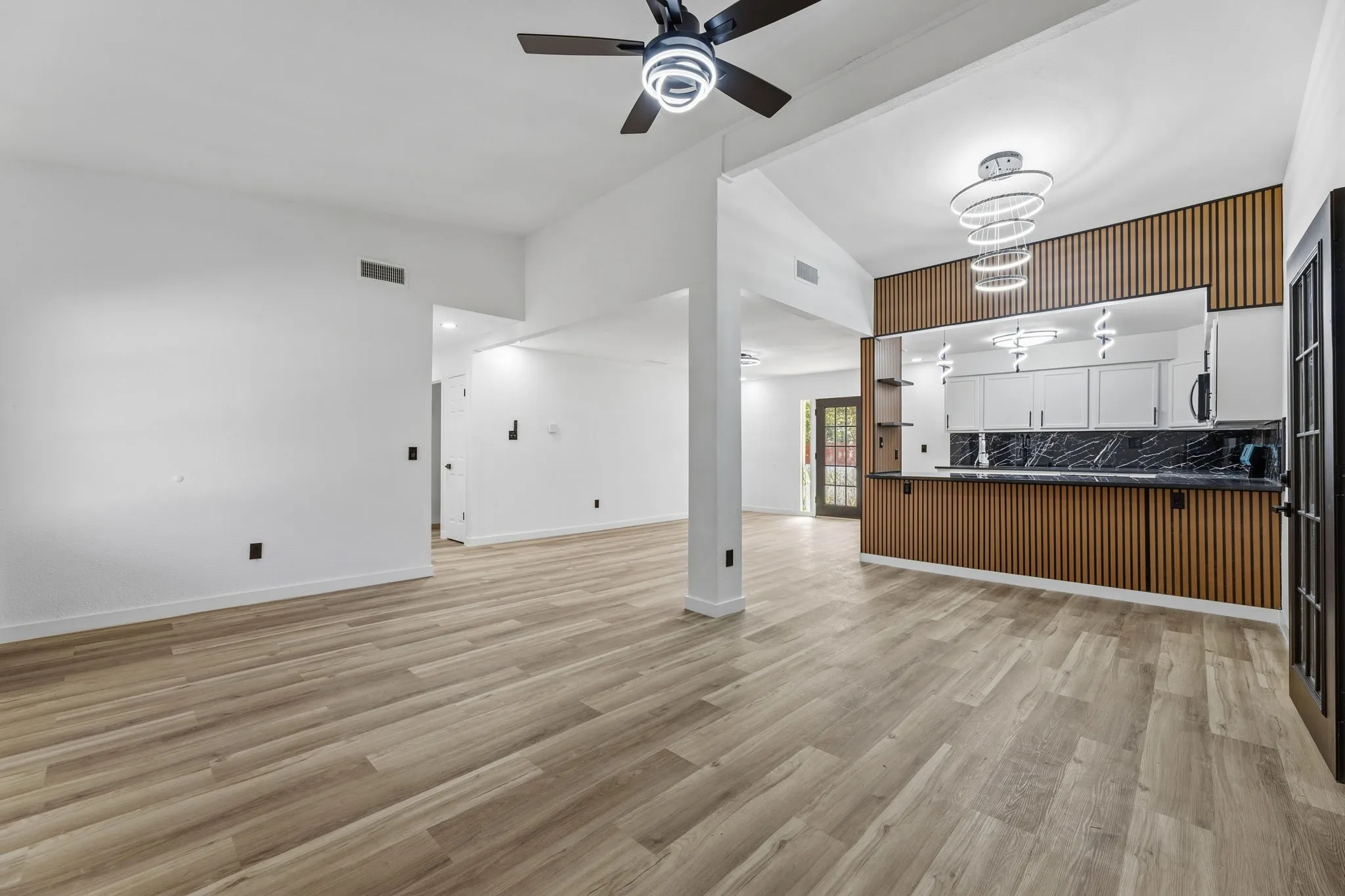 Single Family Residence For Sale in Tarrant County , 1820 Wickersham Drive, Arlington, Texas 76014, 4 Bedroom, 2 Bathroom, 2 Garage spaces, 1,750 Sqft, built in 1977, mls#21395216, Real Estate Agent in Arlington, Homes For Sale in Tarrant county, Homes For Sale in Arlington, Realtor in Arlington Texas, Real Estate Brokerage Independent Realty Texas, Luminita Cordes Realtor