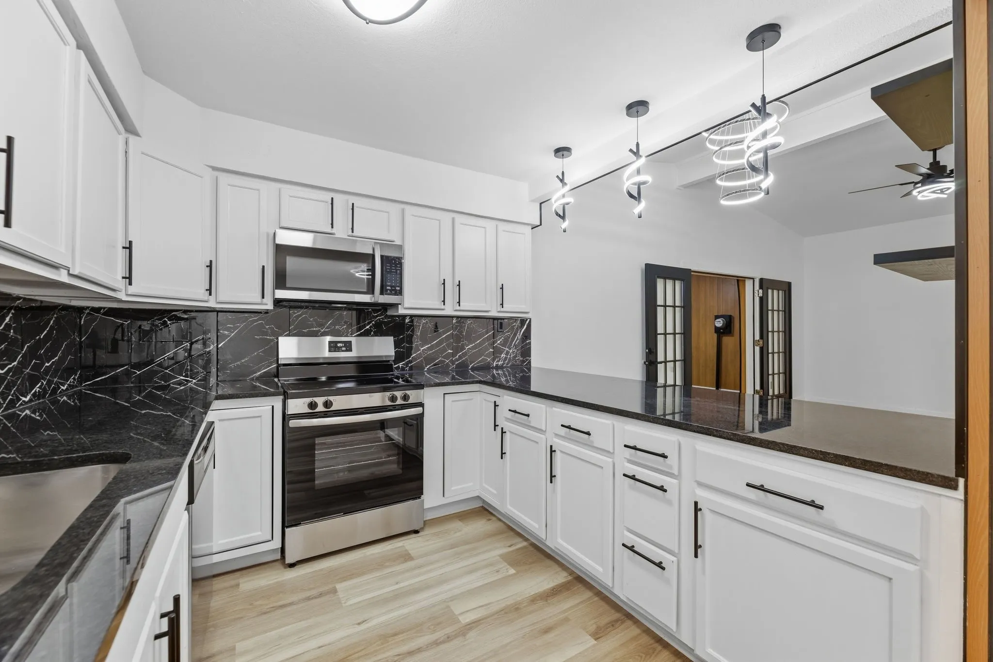 Single Family Residence For Sale in Tarrant County , 1820 Wickersham Drive, Arlington, Texas 76014, 4 Bedroom, 2 Bathroom, 2 Garage spaces, 1,750 Sqft, built in 1977, mls#21395216, Real Estate Agent in Arlington, Homes For Sale in Tarrant county, Homes For Sale in Arlington, Realtor in Arlington Texas, Real Estate Brokerage Independent Realty Texas, Luminita Cordes Realtor