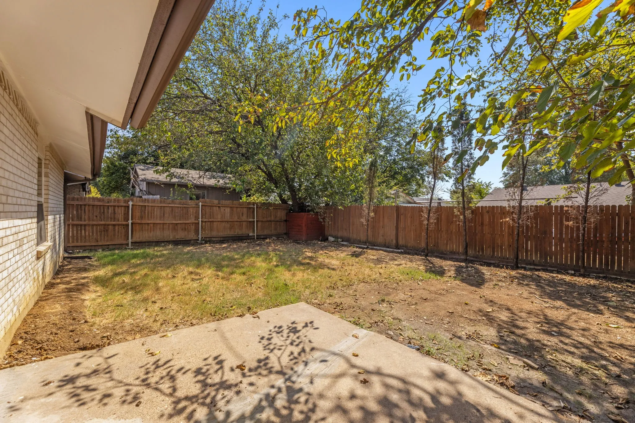 Single Family Residence For Sale in Tarrant County , 1820 Wickersham Drive, Arlington, Texas 76014, 4 Bedroom, 2 Bathroom, 2 Garage spaces, 1,750 Sqft, built in 1977, mls#21395216, Real Estate Agent in Arlington, Homes For Sale in Tarrant county, Homes For Sale in Arlington, Realtor in Arlington Texas, Real Estate Brokerage Independent Realty Texas, Luminita Cordes Realtor