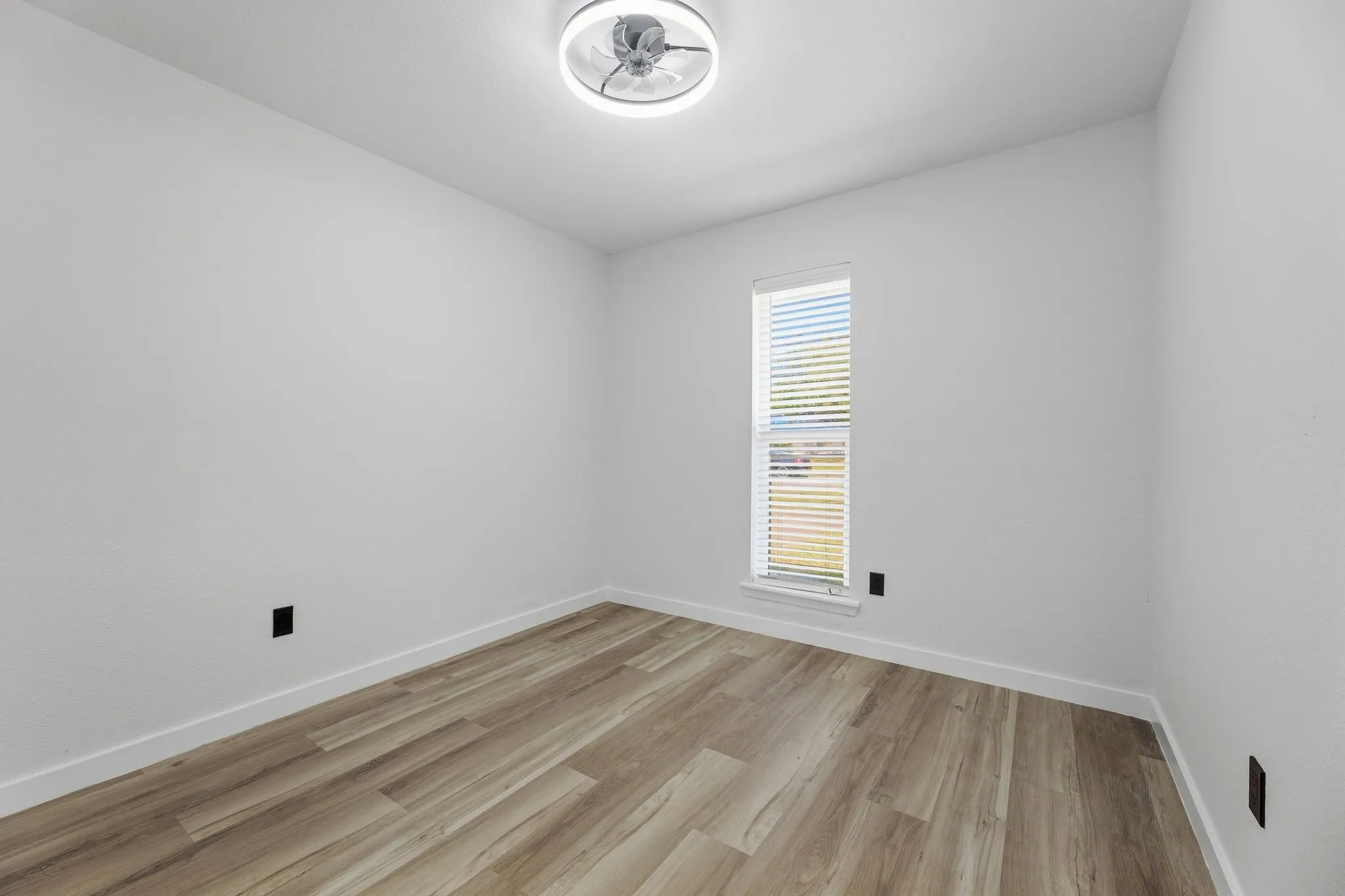 Single Family Residence For Sale in Tarrant County , 1820 Wickersham Drive, Arlington, Texas 76014, 4 Bedroom, 2 Bathroom, 2 Garage spaces, 1,750 Sqft, built in 1977, mls#21395216, Real Estate Agent in Arlington, Homes For Sale in Tarrant county, Homes For Sale in Arlington, Realtor in Arlington Texas, Real Estate Brokerage Independent Realty Texas, Luminita Cordes Realtor