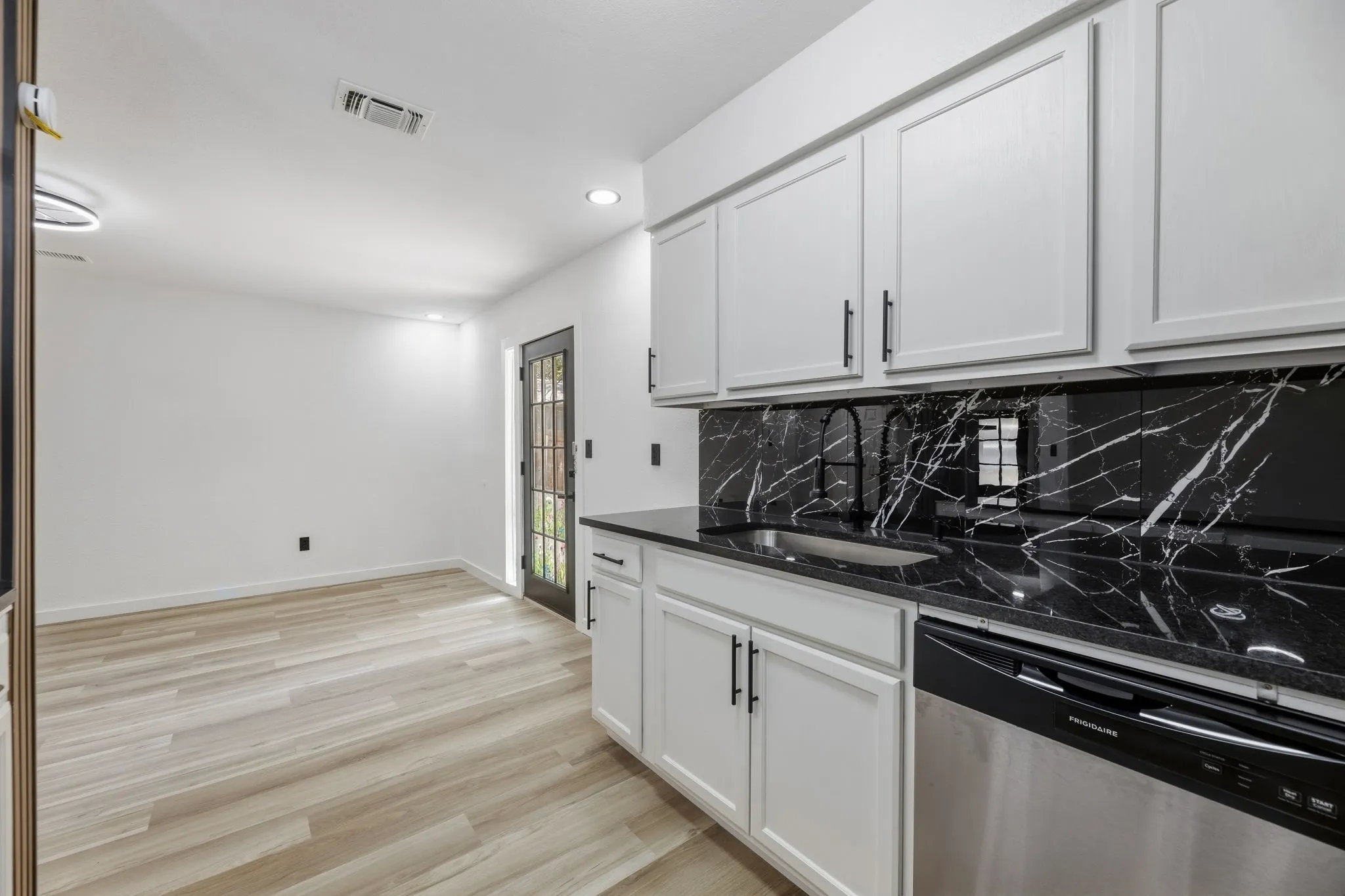 Single Family Residence For Sale in Tarrant County , 1820 Wickersham Drive, Arlington, Texas 76014, 4 Bedroom, 2 Bathroom, 2 Garage spaces, 1,750 Sqft, built in 1977, mls#21395216, Real Estate Agent in Arlington, Homes For Sale in Tarrant county, Homes For Sale in Arlington, Realtor in Arlington Texas, Real Estate Brokerage Independent Realty Texas, Luminita Cordes Realtor