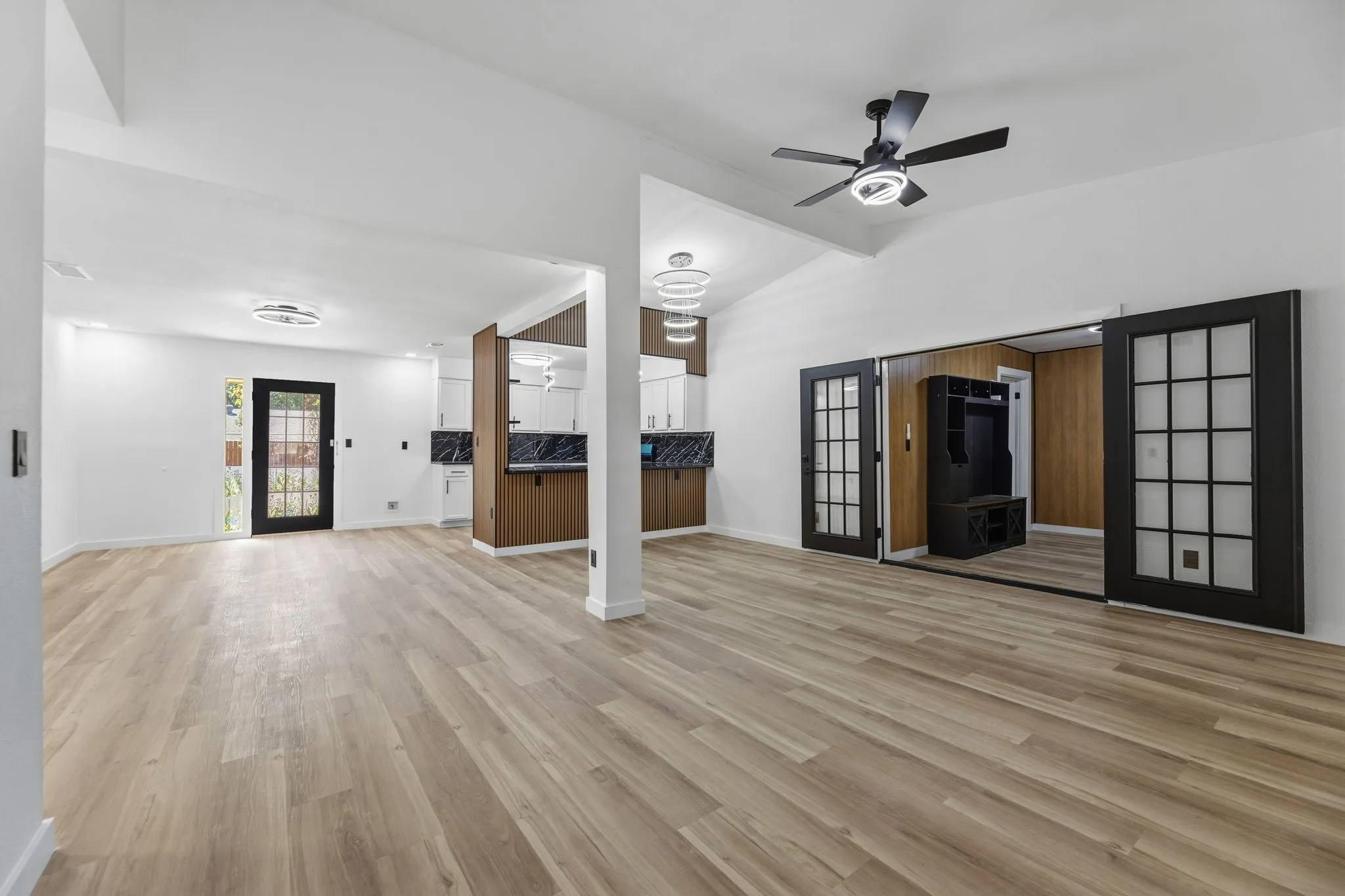 Single Family Residence For Sale in Tarrant County , 1820 Wickersham Drive, Arlington, Texas 76014, 4 Bedroom, 2 Bathroom, 2 Garage spaces, 1,750 Sqft, built in 1977, mls#21395216, Real Estate Agent in Arlington, Homes For Sale in Tarrant county, Homes For Sale in Arlington, Realtor in Arlington Texas, Real Estate Brokerage Independent Realty Texas, Luminita Cordes Realtor