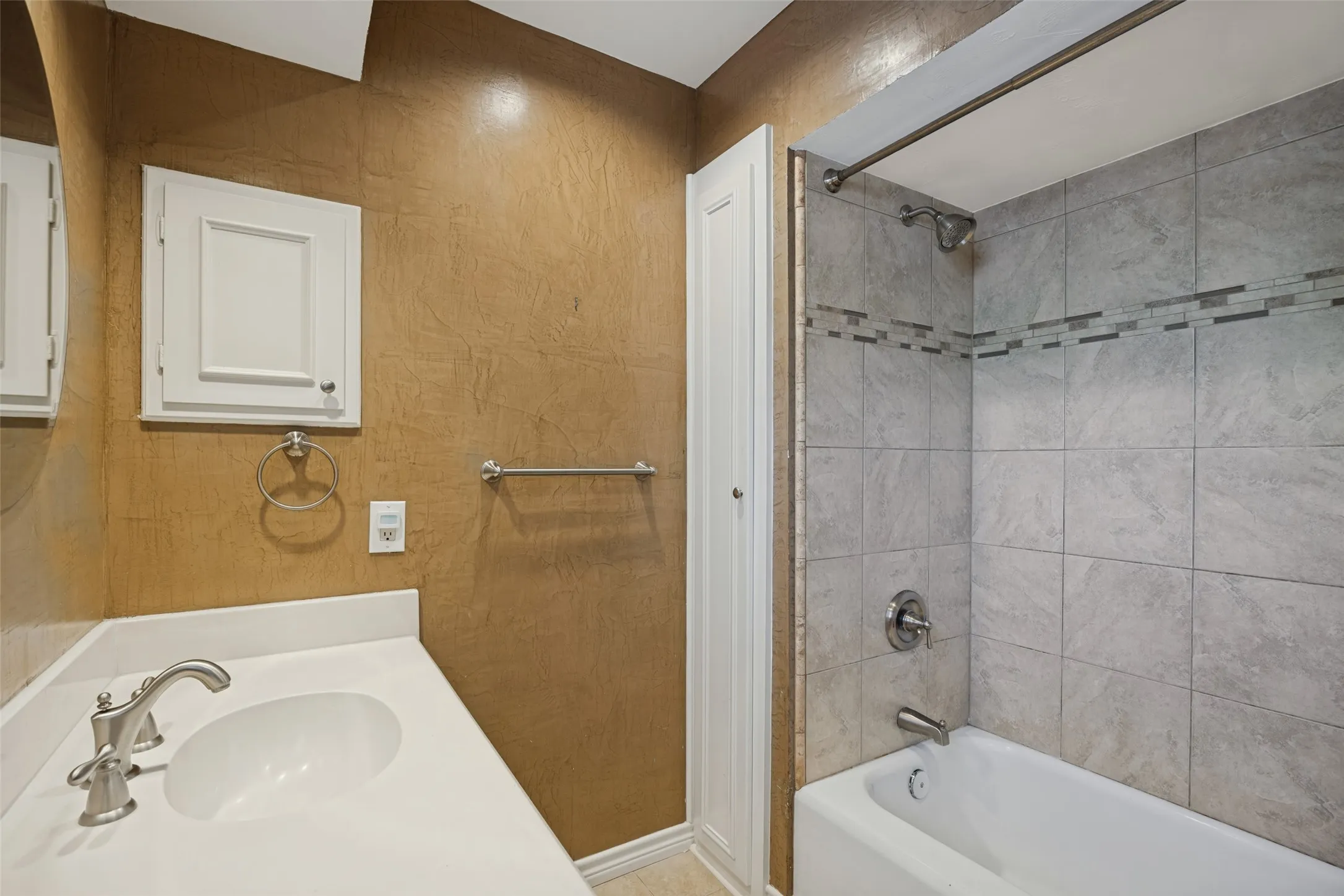 Single Family Residence For Sale in Dallas County , 7219 Stonetrail Drive, Dallas, Texas 75230, 5 Bedroom, 4 Bathroom, 2 Garage spaces, 3,379 Sqft, built in 1966, mls#21391779, Real Estate Agent in Dallas, Homes For Sale in Dallas county, Homes For Sale in Dallas, Realtor in Dallas Texas, Real Estate Brokerage Independent Realty Texas, Luminita Cordes Realtor