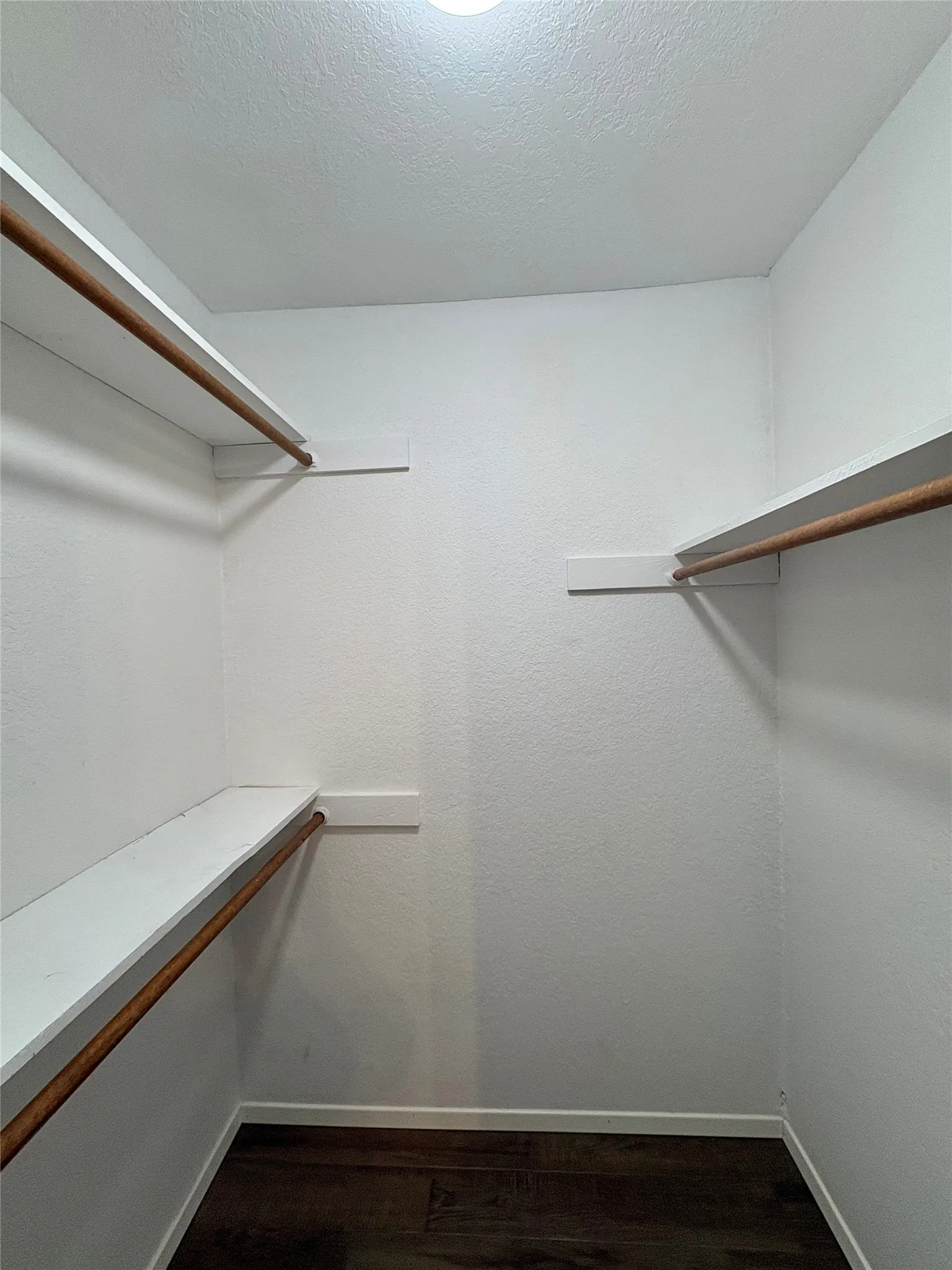 Single Family Residence For Sale in Tarrant County , 917 Clear View Drive, Bedford, Texas 76021, 4 Bedroom, 2 Bathroom, 2 Garage spaces, 1,790 Sqft, built in 1978, mls#21395229, Real Estate Agent in Bedford, Homes For Sale in Tarrant county, Homes For Sale in Bedford, Realtor in Bedford Texas, Real Estate Brokerage Independent Realty Texas, Luminita Cordes Realtor