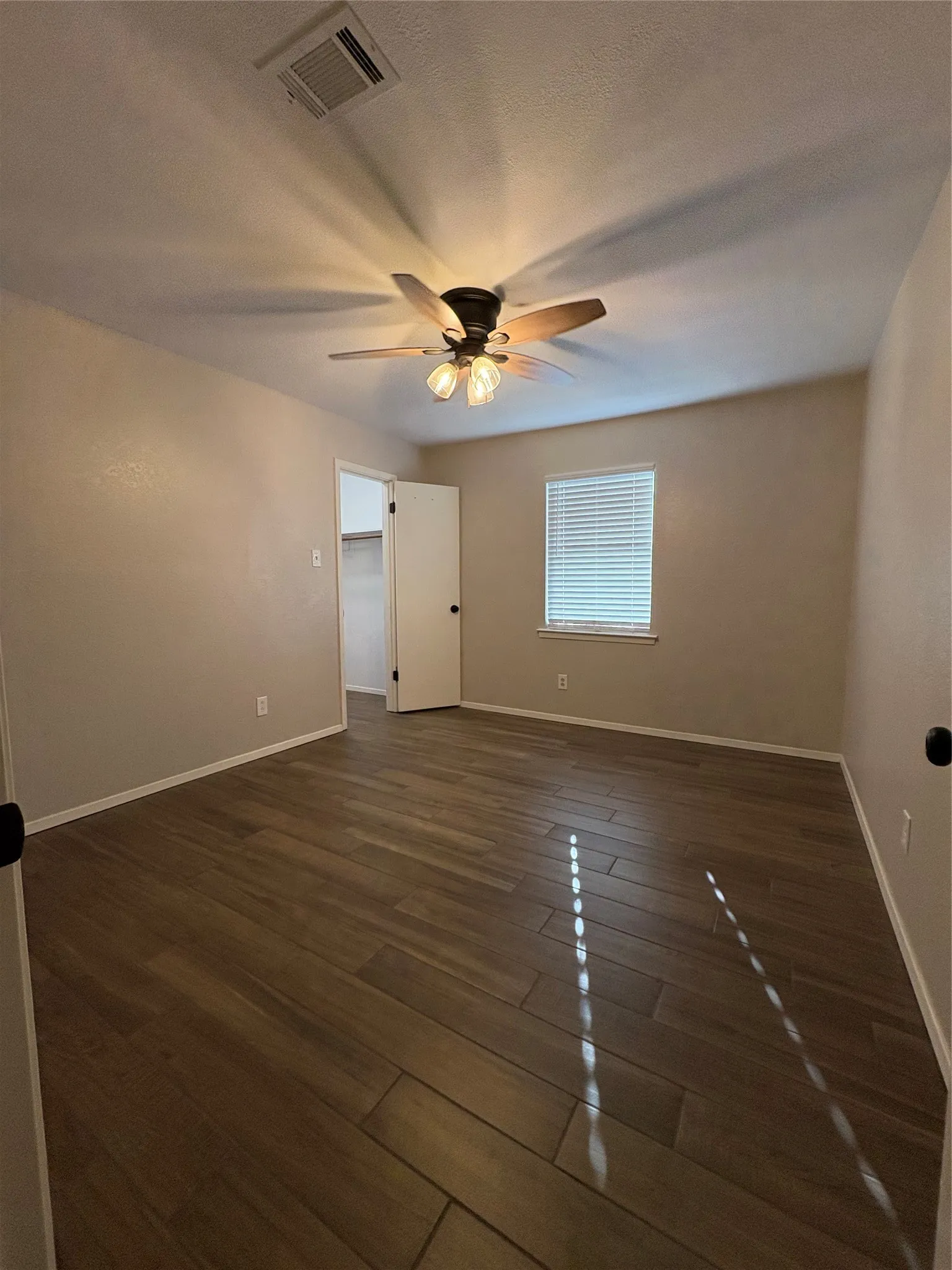 Single Family Residence For Sale in Tarrant County , 917 Clear View Drive, Bedford, Texas 76021, 4 Bedroom, 2 Bathroom, 2 Garage spaces, 1,790 Sqft, built in 1978, mls#21395229, Real Estate Agent in Bedford, Homes For Sale in Tarrant county, Homes For Sale in Bedford, Realtor in Bedford Texas, Real Estate Brokerage Independent Realty Texas, Luminita Cordes Realtor
