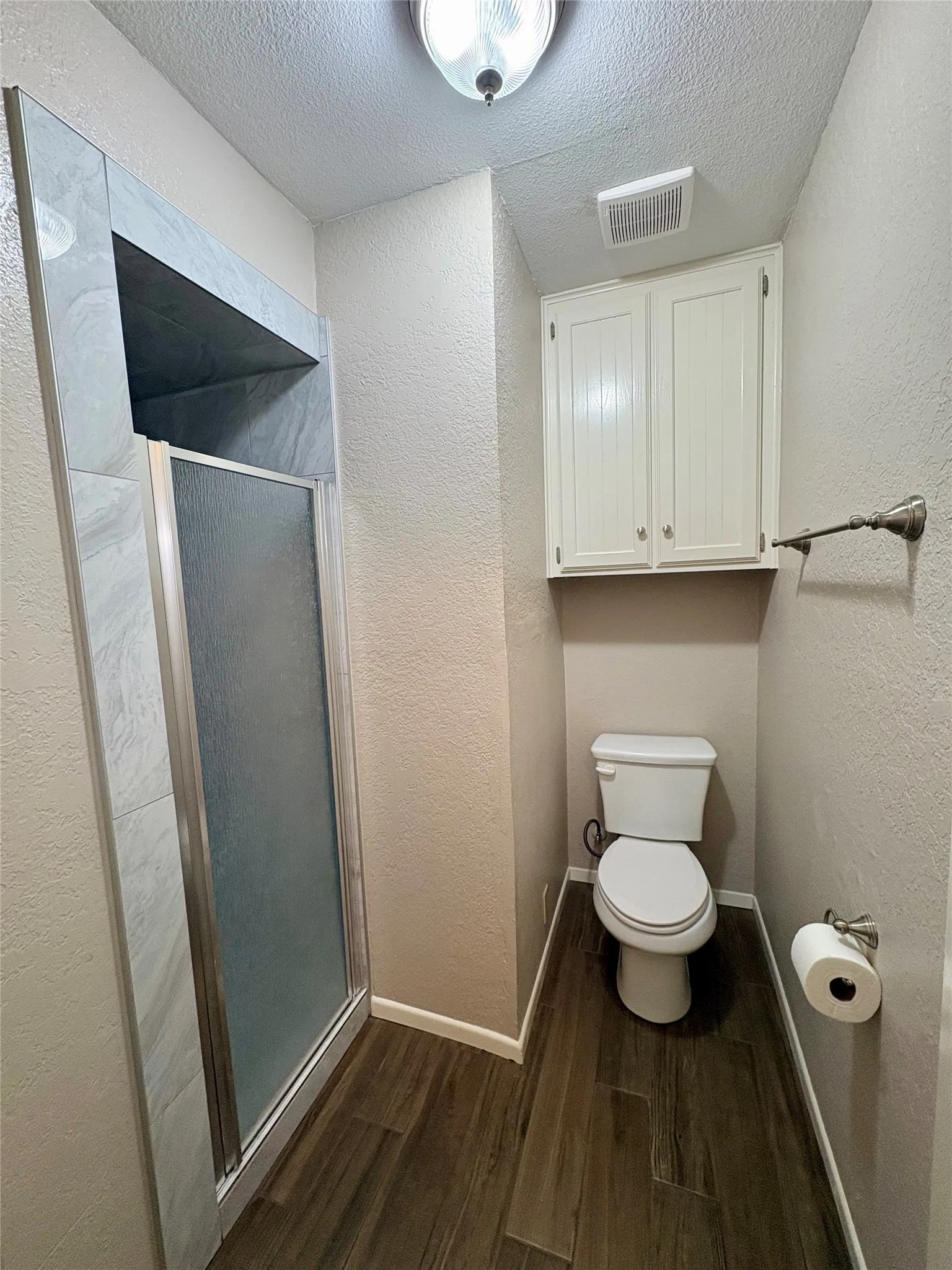 Single Family Residence For Sale in Tarrant County , 917 Clear View Drive, Bedford, Texas 76021, 4 Bedroom, 2 Bathroom, 2 Garage spaces, 1,790 Sqft, built in 1978, mls#21395229, Real Estate Agent in Bedford, Homes For Sale in Tarrant county, Homes For Sale in Bedford, Realtor in Bedford Texas, Real Estate Brokerage Independent Realty Texas, Luminita Cordes Realtor
