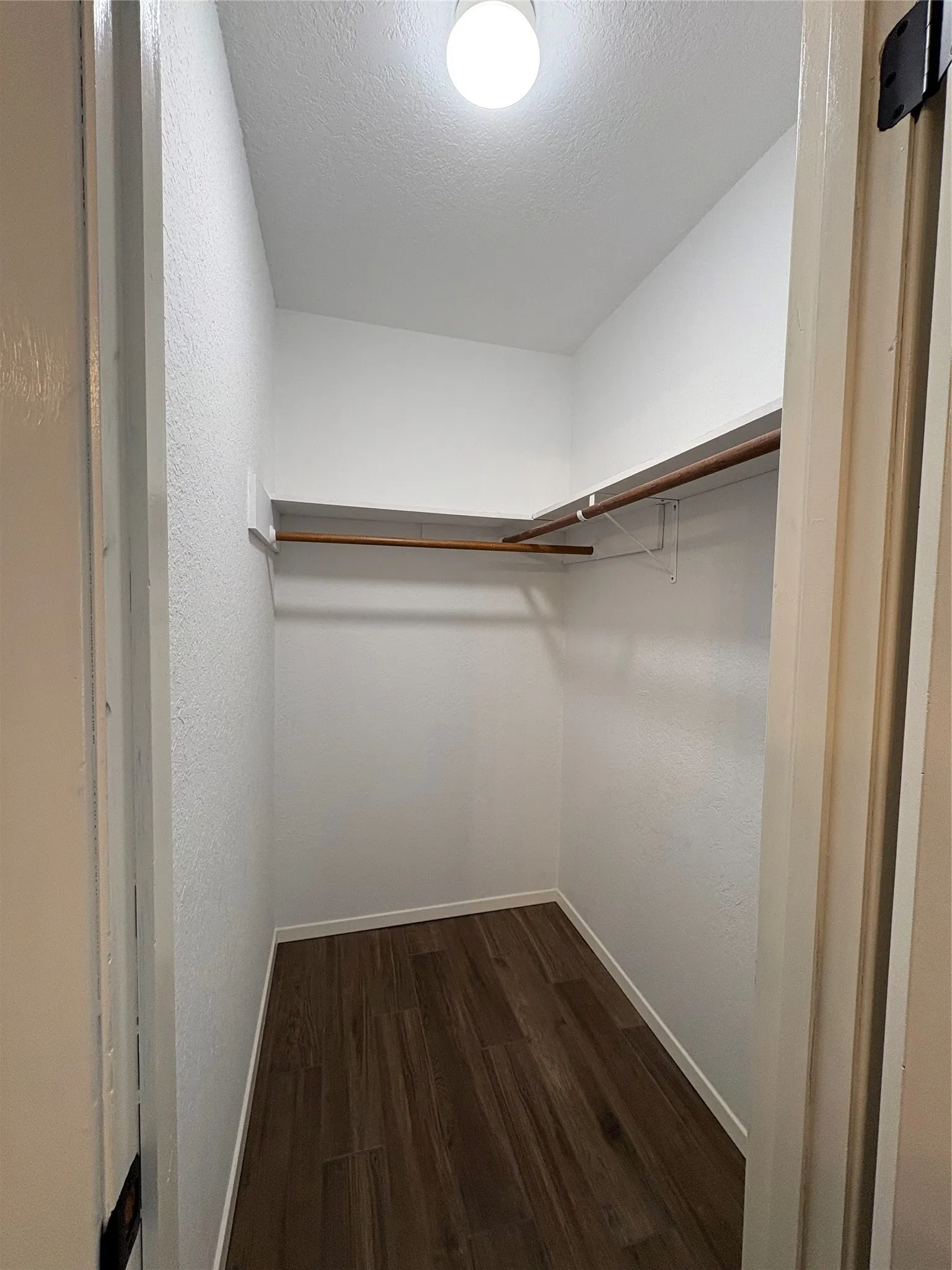 Single Family Residence For Sale in Tarrant County , 917 Clear View Drive, Bedford, Texas 76021, 4 Bedroom, 2 Bathroom, 2 Garage spaces, 1,790 Sqft, built in 1978, mls#21395229, Real Estate Agent in Bedford, Homes For Sale in Tarrant county, Homes For Sale in Bedford, Realtor in Bedford Texas, Real Estate Brokerage Independent Realty Texas, Luminita Cordes Realtor