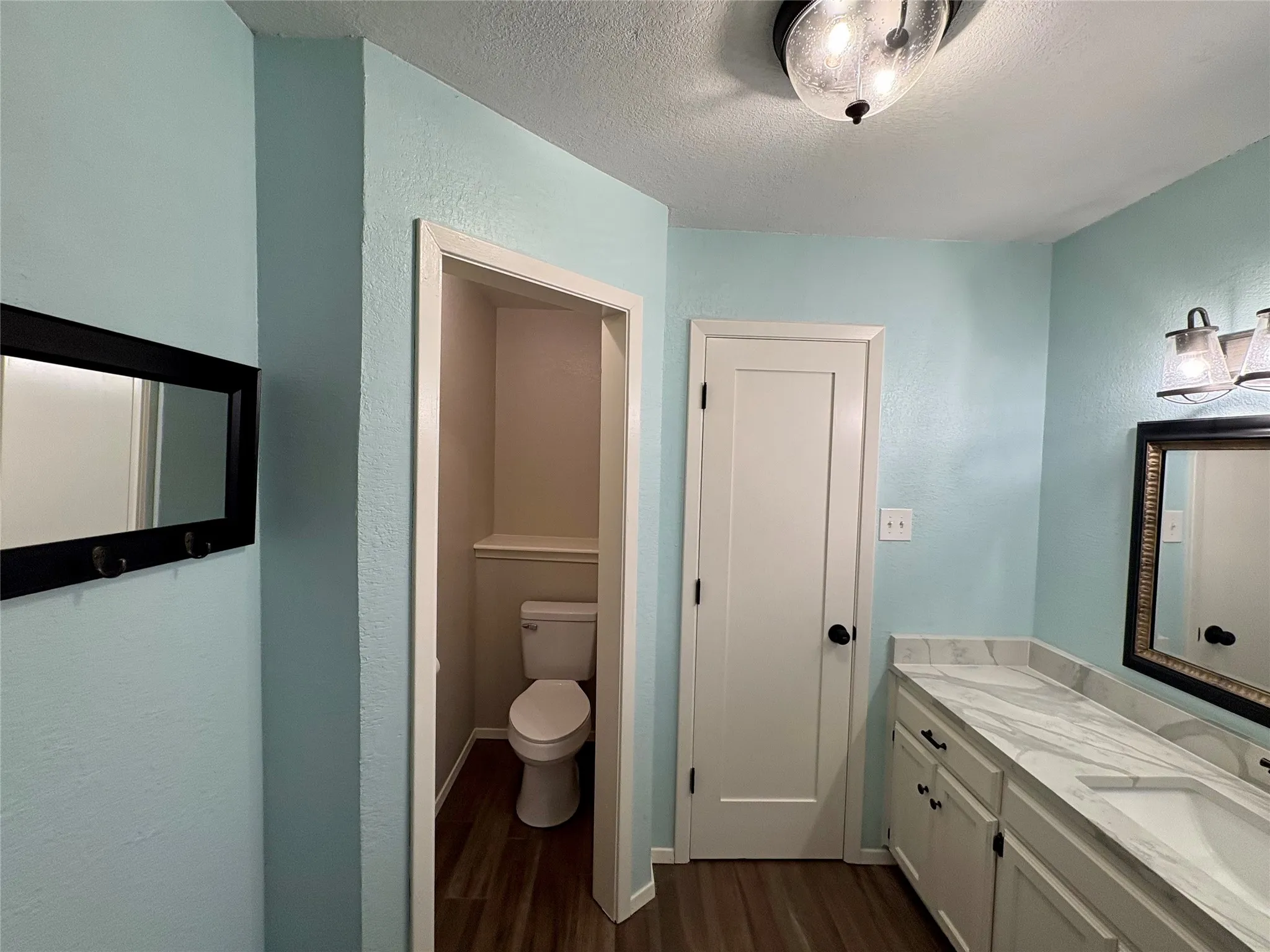 Single Family Residence For Sale in Tarrant County , 917 Clear View Drive, Bedford, Texas 76021, 4 Bedroom, 2 Bathroom, 2 Garage spaces, 1,790 Sqft, built in 1978, mls#21395229, Real Estate Agent in Bedford, Homes For Sale in Tarrant county, Homes For Sale in Bedford, Realtor in Bedford Texas, Real Estate Brokerage Independent Realty Texas, Luminita Cordes Realtor
