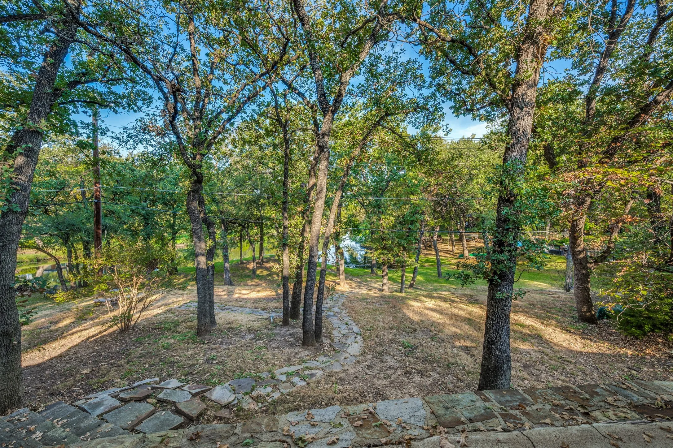 Single Family Residence For Sale in Tarrant County , 2821 Buffalo Court, Arlington, Texas 76013, 4 Bedroom, 2 Bathroom, 2 Garage spaces, 2,290 Sqft, built in 1968, mls#21394845, Real Estate Agent in Arlington, Homes For Sale in Tarrant county, Homes For Sale in Arlington, Realtor in Arlington Texas, Real Estate Brokerage Independent Realty Texas, Luminita Cordes Realtor