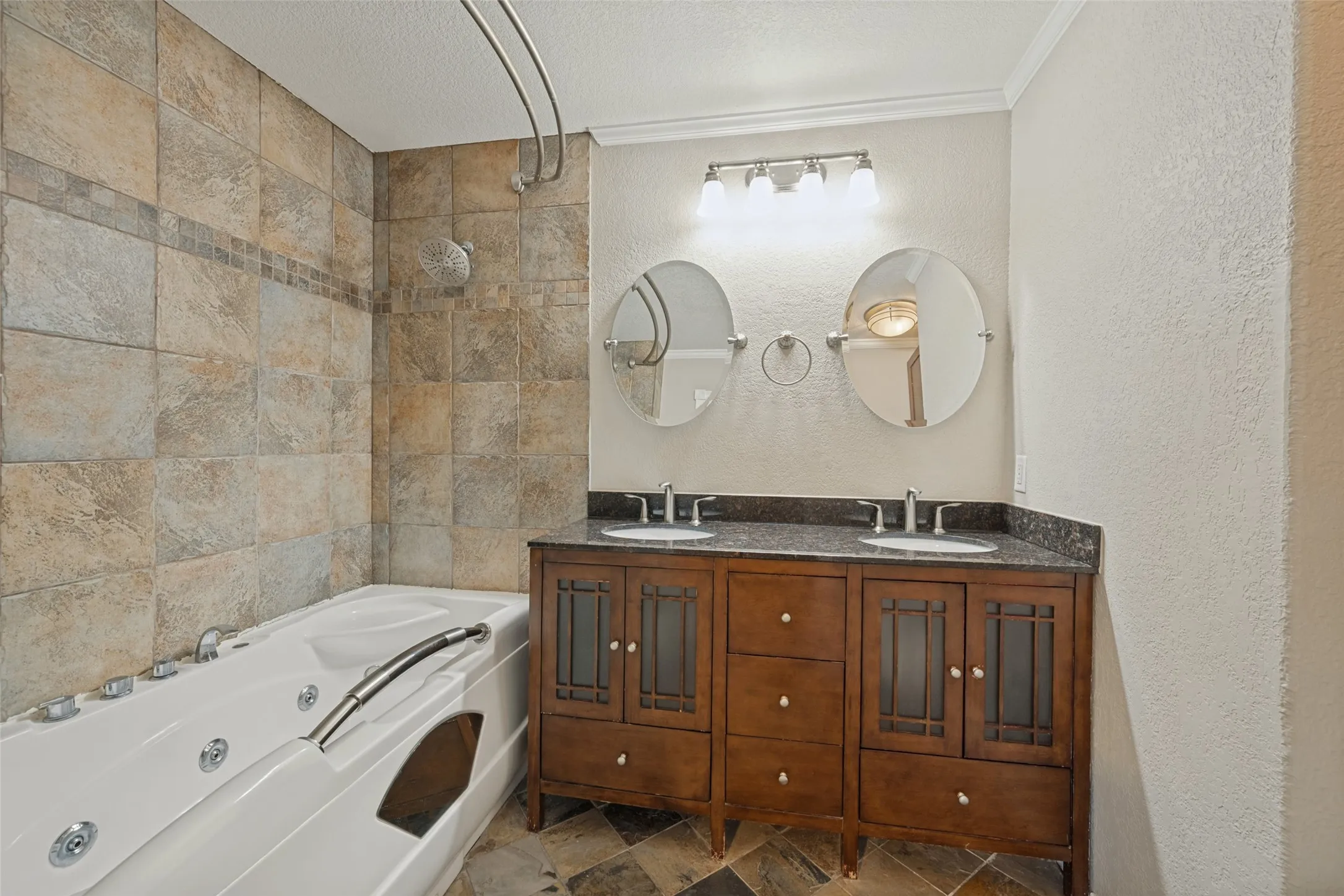 Single Family Residence For Sale in Tarrant County , 2821 Buffalo Court, Arlington, Texas 76013, 4 Bedroom, 2 Bathroom, 2 Garage spaces, 2,290 Sqft, built in 1968, mls#21394845, Real Estate Agent in Arlington, Homes For Sale in Tarrant county, Homes For Sale in Arlington, Realtor in Arlington Texas, Real Estate Brokerage Independent Realty Texas, Luminita Cordes Realtor