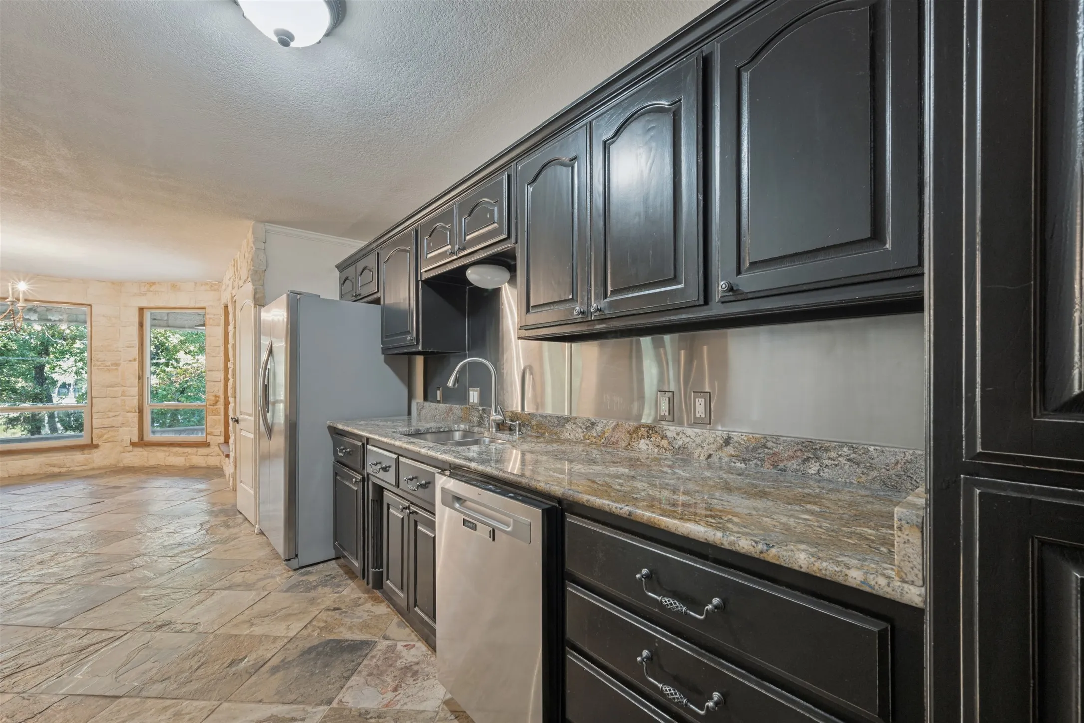 Single Family Residence For Sale in Tarrant County , 2821 Buffalo Court, Arlington, Texas 76013, 4 Bedroom, 2 Bathroom, 2 Garage spaces, 2,290 Sqft, built in 1968, mls#21394845, Real Estate Agent in Arlington, Homes For Sale in Tarrant county, Homes For Sale in Arlington, Realtor in Arlington Texas, Real Estate Brokerage Independent Realty Texas, Luminita Cordes Realtor