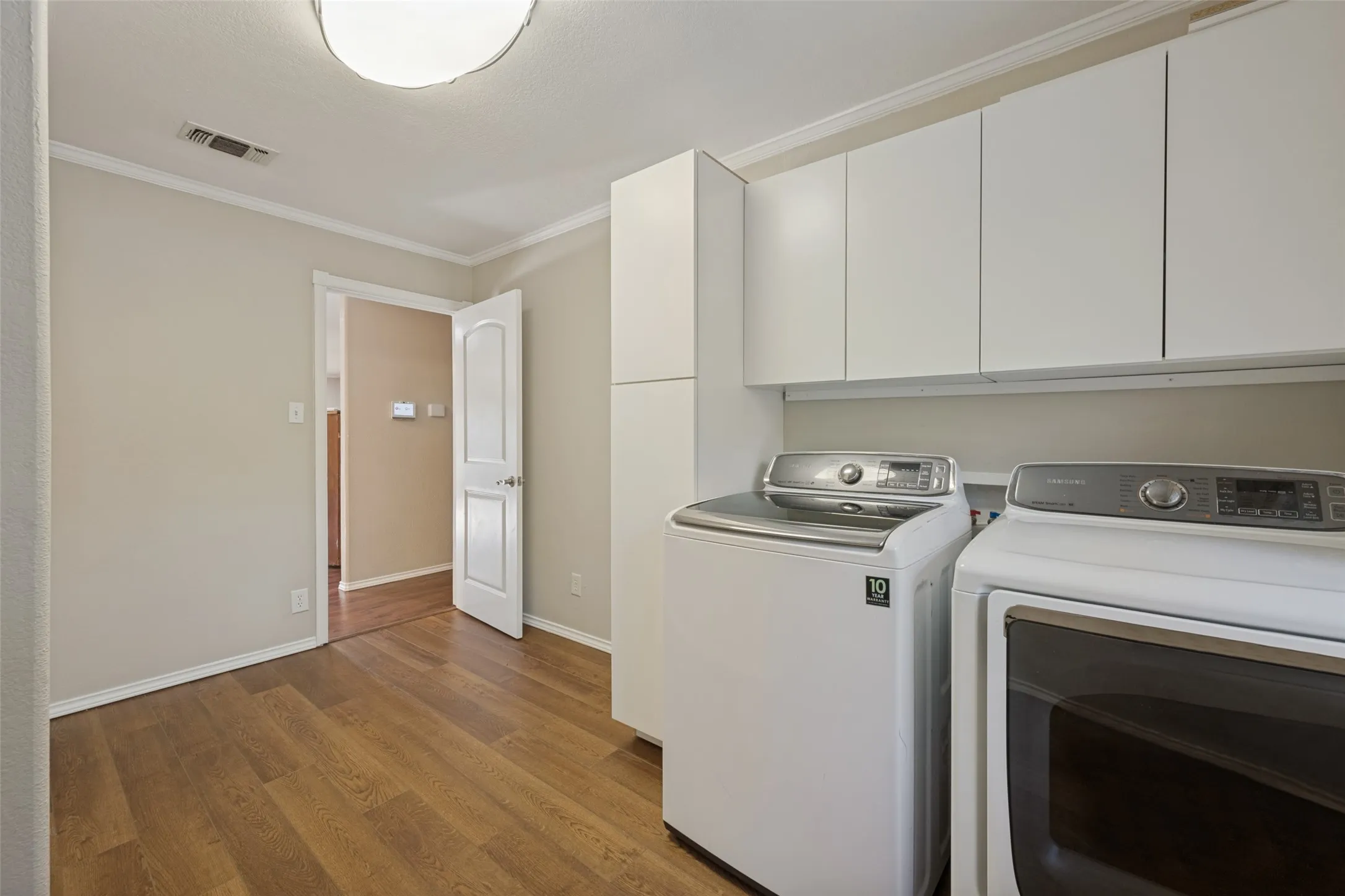 Single Family Residence For Sale in Tarrant County , 2821 Buffalo Court, Arlington, Texas 76013, 4 Bedroom, 2 Bathroom, 2 Garage spaces, 2,290 Sqft, built in 1968, mls#21394845, Real Estate Agent in Arlington, Homes For Sale in Tarrant county, Homes For Sale in Arlington, Realtor in Arlington Texas, Real Estate Brokerage Independent Realty Texas, Luminita Cordes Realtor