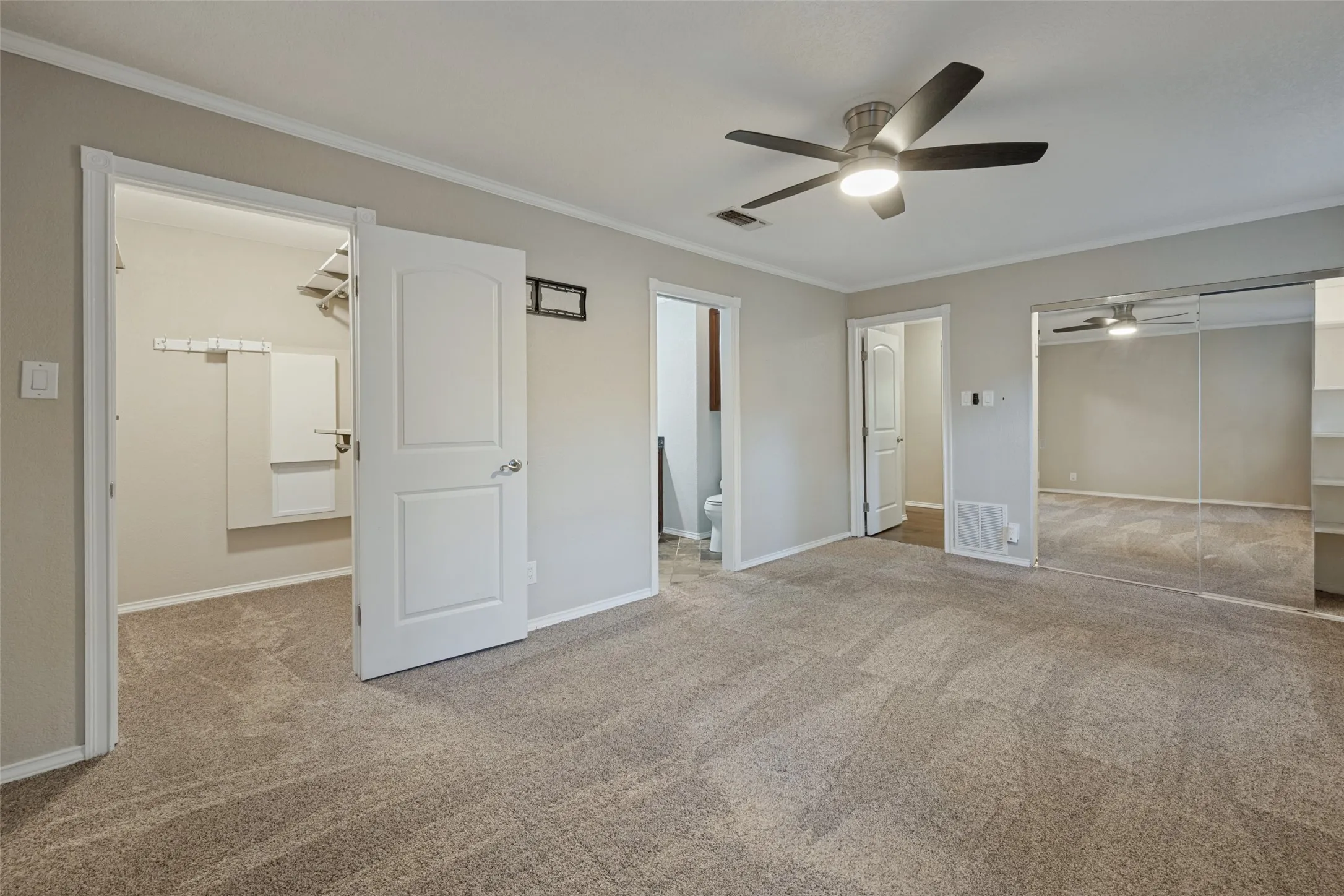 Single Family Residence For Sale in Tarrant County , 2821 Buffalo Court, Arlington, Texas 76013, 4 Bedroom, 2 Bathroom, 2 Garage spaces, 2,290 Sqft, built in 1968, mls#21394845, Real Estate Agent in Arlington, Homes For Sale in Tarrant county, Homes For Sale in Arlington, Realtor in Arlington Texas, Real Estate Brokerage Independent Realty Texas, Luminita Cordes Realtor