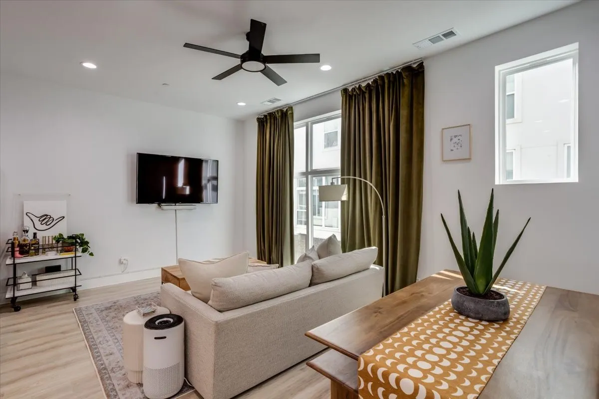 Condominium For Sale in Dallas County , 2038 N Prairie Avenue 104, Dallas, Texas 75204, 2 Bedroom, 3 Bathroom, 2 Garage spaces, 1,582 Sqft, built in 2021, mls#21387258, Real Estate Agent in Dallas, Homes For Sale in Dallas county, Homes For Sale in Dallas, Realtor in Dallas Texas, Real Estate Brokerage Independent Realty Texas, Luminita Cordes Realtor
