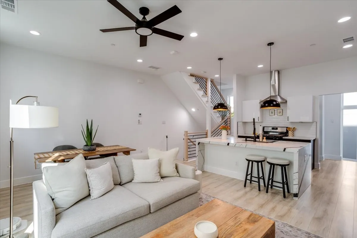 Condominium For Sale in Dallas County , 2038 N Prairie Avenue 104, Dallas, Texas 75204, 2 Bedroom, 3 Bathroom, 2 Garage spaces, 1,582 Sqft, built in 2021, mls#21387258, Real Estate Agent in Dallas, Homes For Sale in Dallas county, Homes For Sale in Dallas, Realtor in Dallas Texas, Real Estate Brokerage Independent Realty Texas, Luminita Cordes Realtor