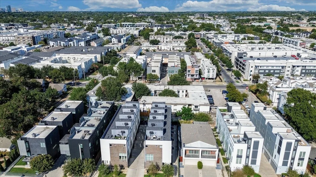 Condominium For Sale in Dallas County , 2038 N Prairie Avenue 104, Dallas, Texas 75204, 2 Bedroom, 3 Bathroom, 2 Garage spaces, 1,582 Sqft, built in 2021, mls#21387258, Real Estate Agent in Dallas, Homes For Sale in Dallas county, Homes For Sale in Dallas, Realtor in Dallas Texas, Real Estate Brokerage Independent Realty Texas, Luminita Cordes Realtor