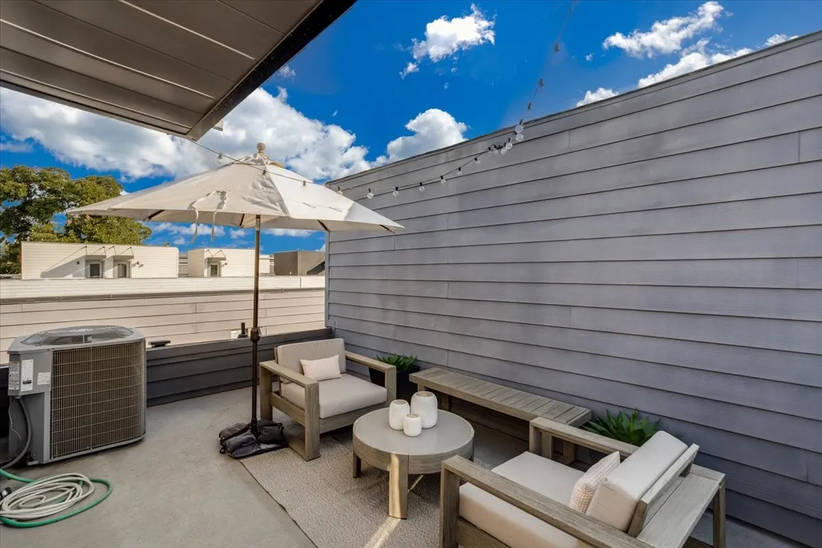 Condominium For Sale in Dallas County , 2038 N Prairie Avenue 104, Dallas, Texas 75204, 2 Bedroom, 3 Bathroom, 2 Garage spaces, 1,582 Sqft, built in 2021, mls#21387258, Real Estate Agent in Dallas, Homes For Sale in Dallas county, Homes For Sale in Dallas, Realtor in Dallas Texas, Real Estate Brokerage Independent Realty Texas, Luminita Cordes Realtor