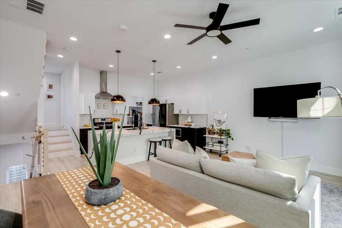 Condominium For Sale in Dallas County , 2038 N Prairie Avenue 104, Dallas, Texas 75204, 2 Bedroom, 3 Bathroom, 2 Garage spaces, 1,582 Sqft, built in 2021, mls#21387258, Real Estate Agent in Dallas, Homes For Sale in Dallas county, Homes For Sale in Dallas, Realtor in Dallas Texas, Real Estate Brokerage Independent Realty Texas, Luminita Cordes Realtor