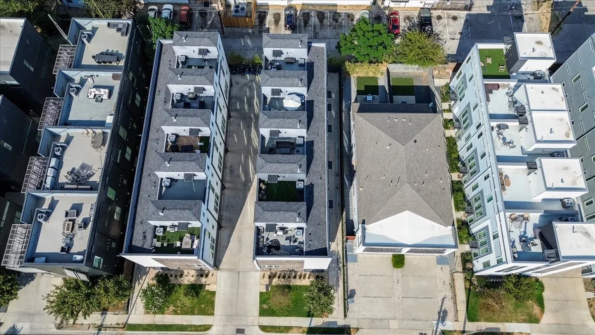 Condominium For Sale in Dallas County , 2038 N Prairie Avenue 104, Dallas, Texas 75204, 2 Bedroom, 3 Bathroom, 2 Garage spaces, 1,582 Sqft, built in 2021, mls#21387258, Real Estate Agent in Dallas, Homes For Sale in Dallas county, Homes For Sale in Dallas, Realtor in Dallas Texas, Real Estate Brokerage Independent Realty Texas, Luminita Cordes Realtor