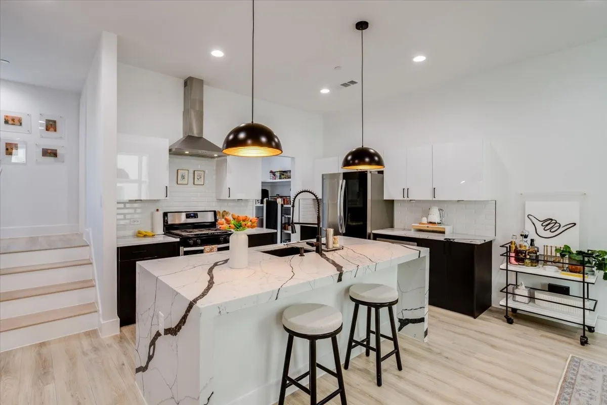 Condominium For Sale in Dallas County , 2038 N Prairie Avenue 104, Dallas, Texas 75204, 2 Bedroom, 3 Bathroom, 2 Garage spaces, 1,582 Sqft, built in 2021, mls#21387258, Real Estate Agent in Dallas, Homes For Sale in Dallas county, Homes For Sale in Dallas, Realtor in Dallas Texas, Real Estate Brokerage Independent Realty Texas, Luminita Cordes Realtor