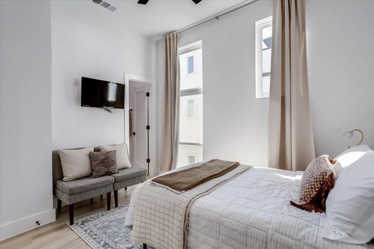 Condominium For Sale in Dallas County , 2038 N Prairie Avenue 104, Dallas, Texas 75204, 2 Bedroom, 3 Bathroom, 2 Garage spaces, 1,582 Sqft, built in 2021, mls#21387258, Real Estate Agent in Dallas, Homes For Sale in Dallas county, Homes For Sale in Dallas, Realtor in Dallas Texas, Real Estate Brokerage Independent Realty Texas, Luminita Cordes Realtor