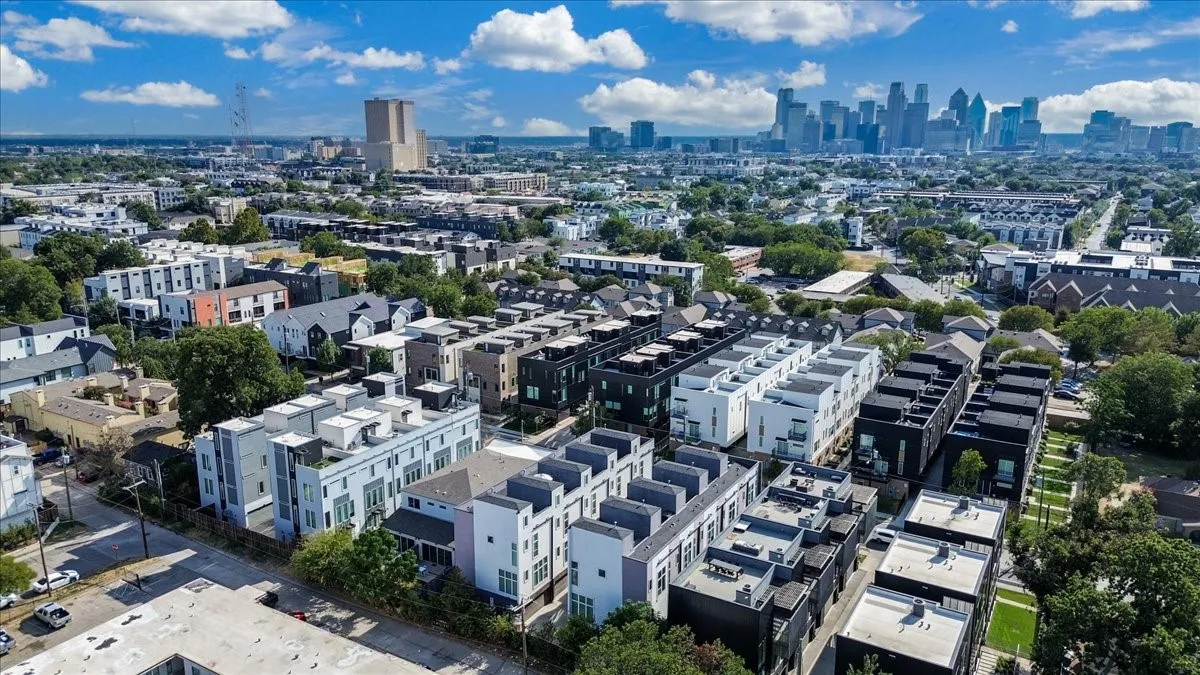 Condominium For Sale in Dallas County , 2038 N Prairie Avenue 104, Dallas, Texas 75204, 2 Bedroom, 3 Bathroom, 2 Garage spaces, 1,582 Sqft, built in 2021, mls#21387258, Real Estate Agent in Dallas, Homes For Sale in Dallas county, Homes For Sale in Dallas, Realtor in Dallas Texas, Real Estate Brokerage Independent Realty Texas, Luminita Cordes Realtor