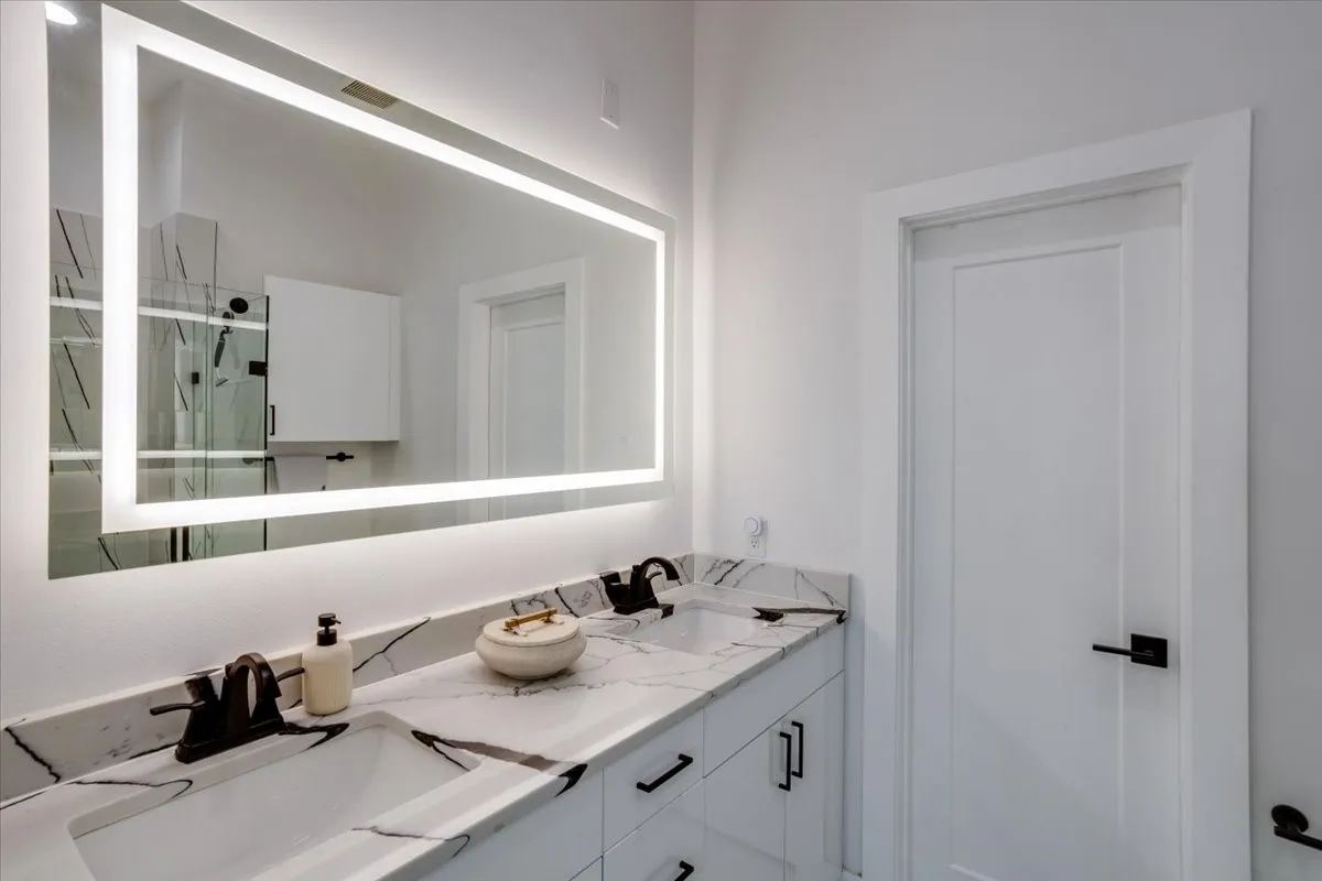 Condominium For Sale in Dallas County , 2038 N Prairie Avenue 104, Dallas, Texas 75204, 2 Bedroom, 3 Bathroom, 2 Garage spaces, 1,582 Sqft, built in 2021, mls#21387258, Real Estate Agent in Dallas, Homes For Sale in Dallas county, Homes For Sale in Dallas, Realtor in Dallas Texas, Real Estate Brokerage Independent Realty Texas, Luminita Cordes Realtor