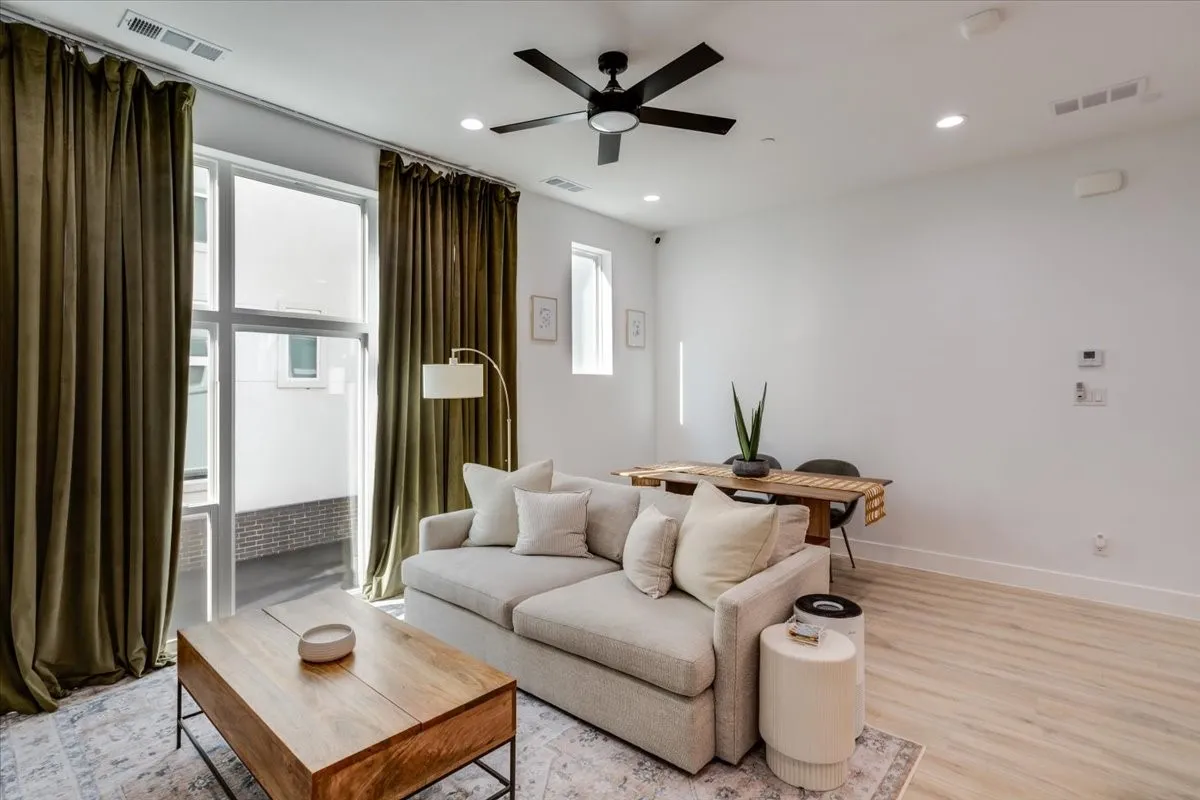 Condominium For Sale in Dallas County , 2038 N Prairie Avenue 104, Dallas, Texas 75204, 2 Bedroom, 3 Bathroom, 2 Garage spaces, 1,582 Sqft, built in 2021, mls#21387258, Real Estate Agent in Dallas, Homes For Sale in Dallas county, Homes For Sale in Dallas, Realtor in Dallas Texas, Real Estate Brokerage Independent Realty Texas, Luminita Cordes Realtor