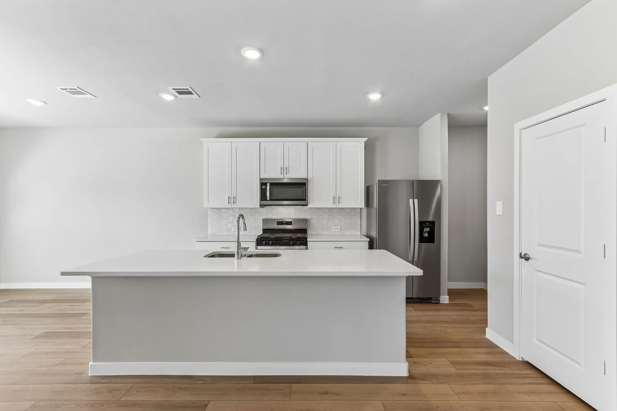  Photo is not of the actual home, but is an inspirational photo of builder’s model home and may depict options, furnishings, and/or decorator features that are not included.
