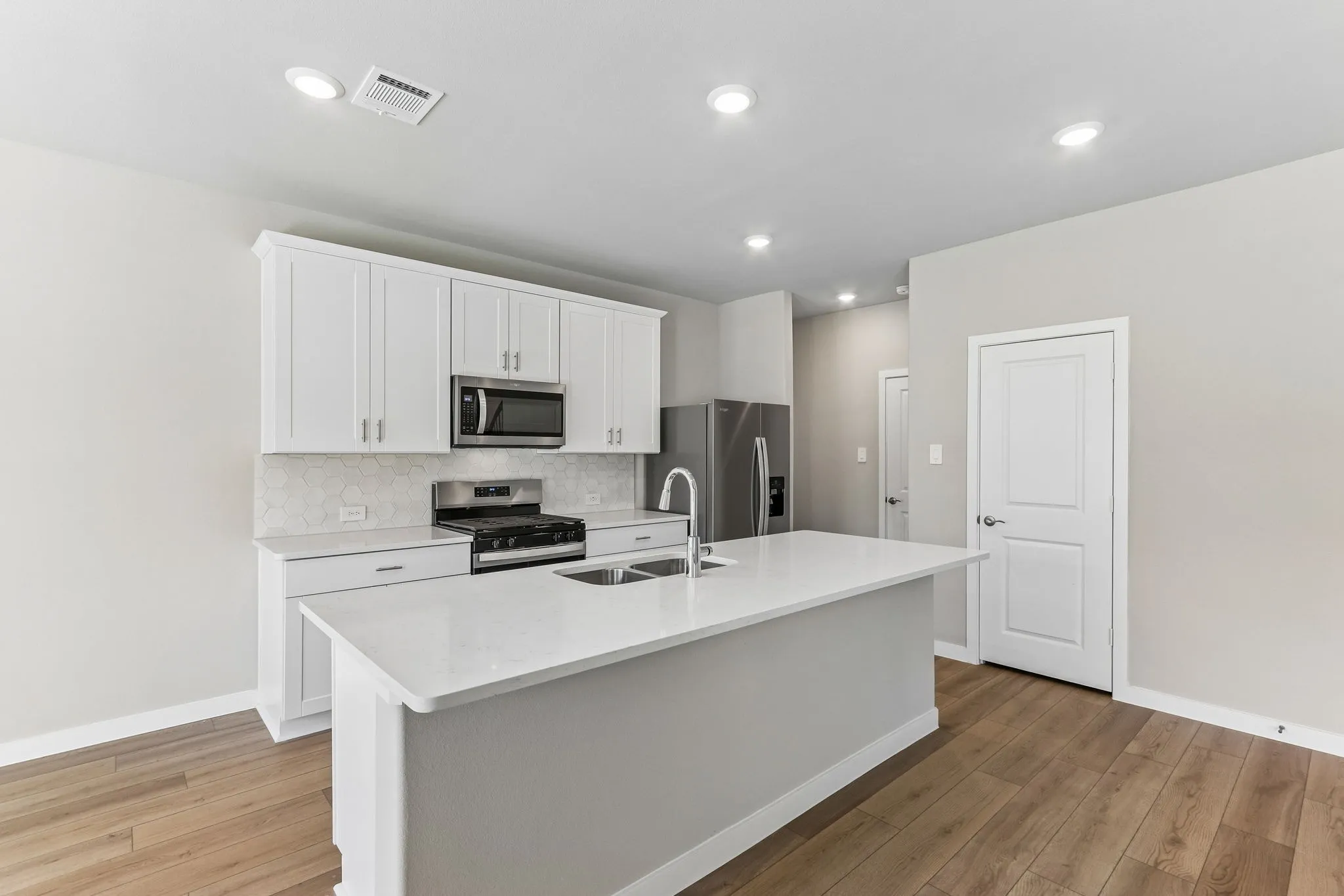  Photo is not of the actual home, but is an inspirational photo of builder’s model home and may depict options, furnishings, and/or decorator features that are not included.

