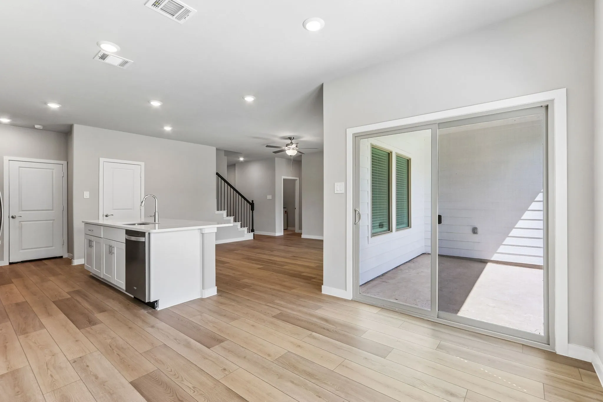  Photo is not of the actual home, but is an inspirational photo of builder’s model home and may depict options, furnishings, and/or decorator features that are not included.
